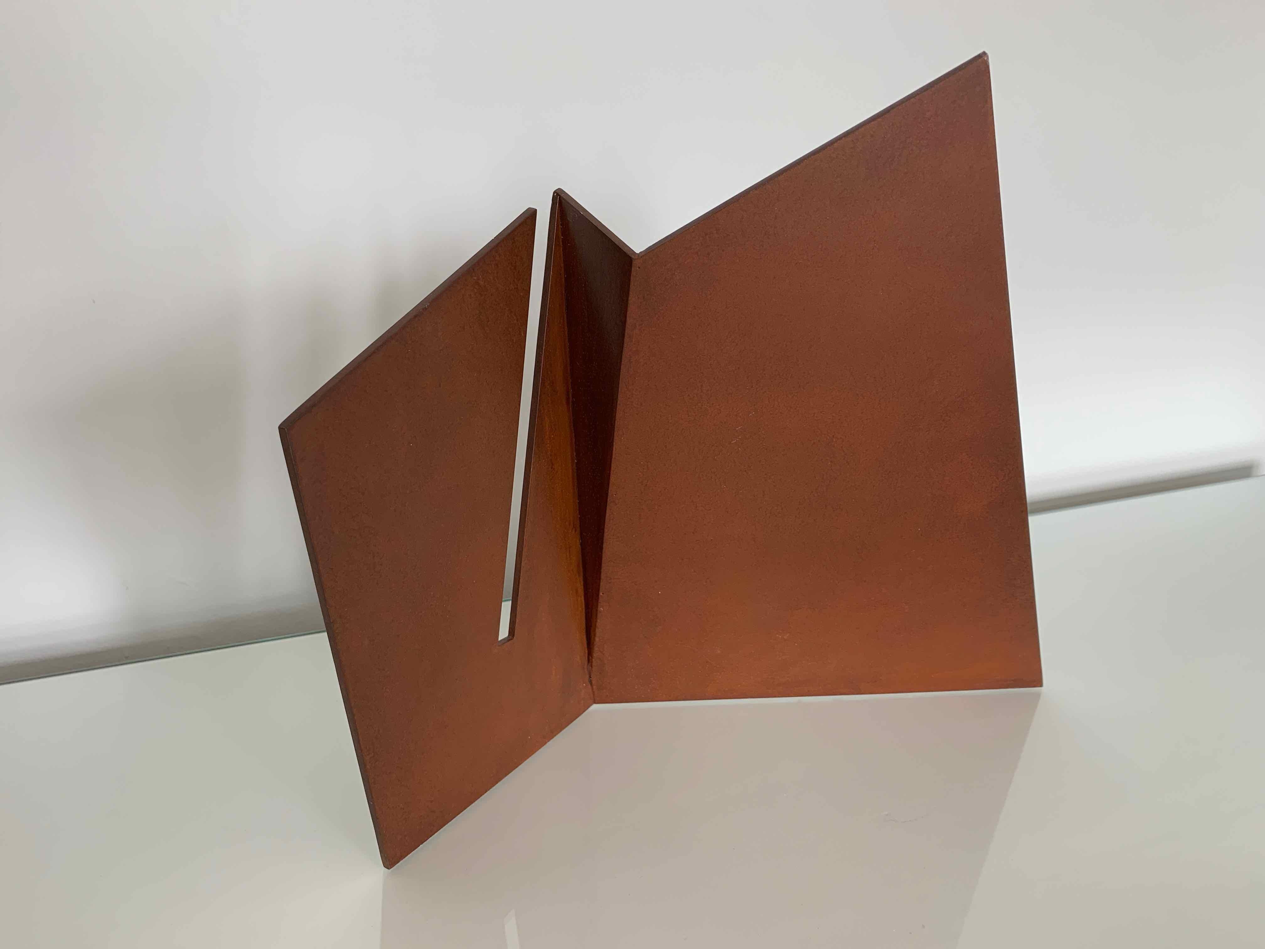 Fold with Fissure: Gusseisen-Skulptur von Silvia Lerin 8