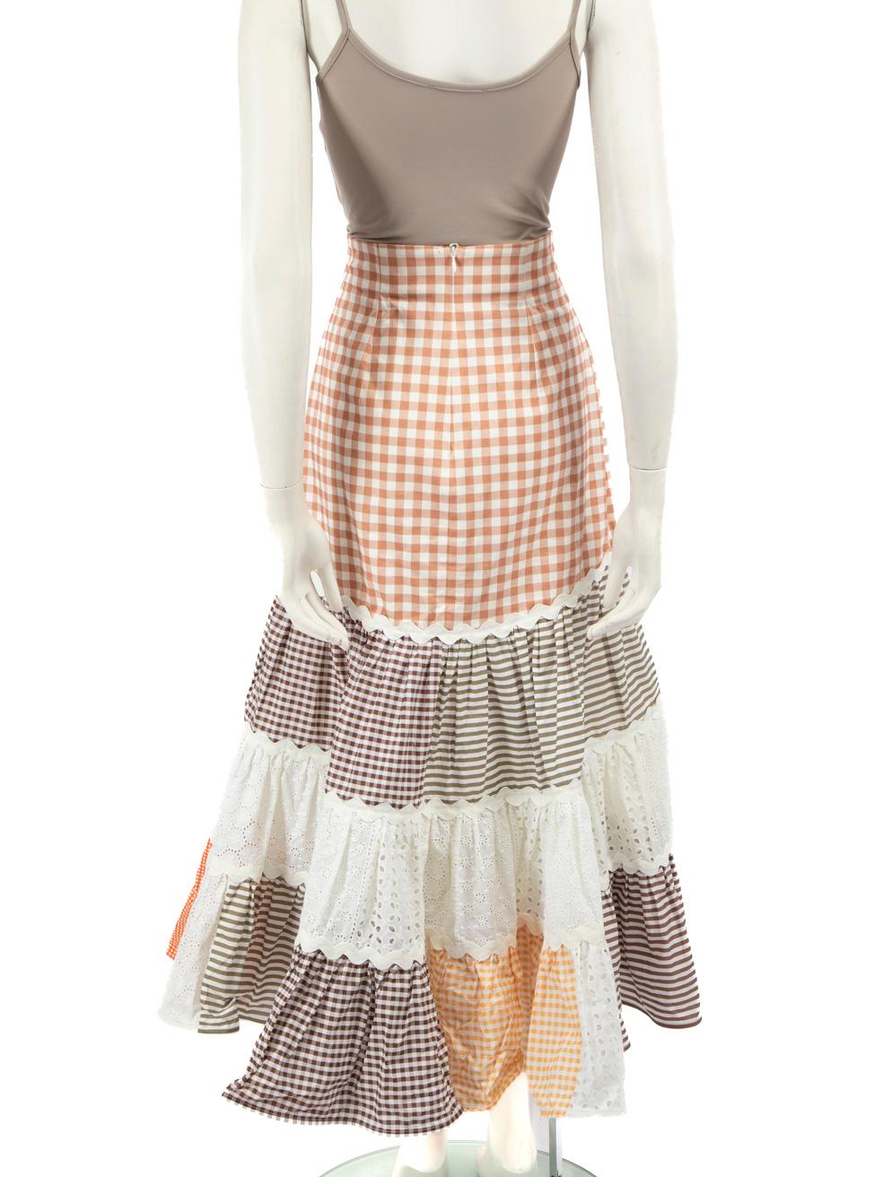 Silvia Tcherassi Falda midi de parches en capas Talla M Beige en venta