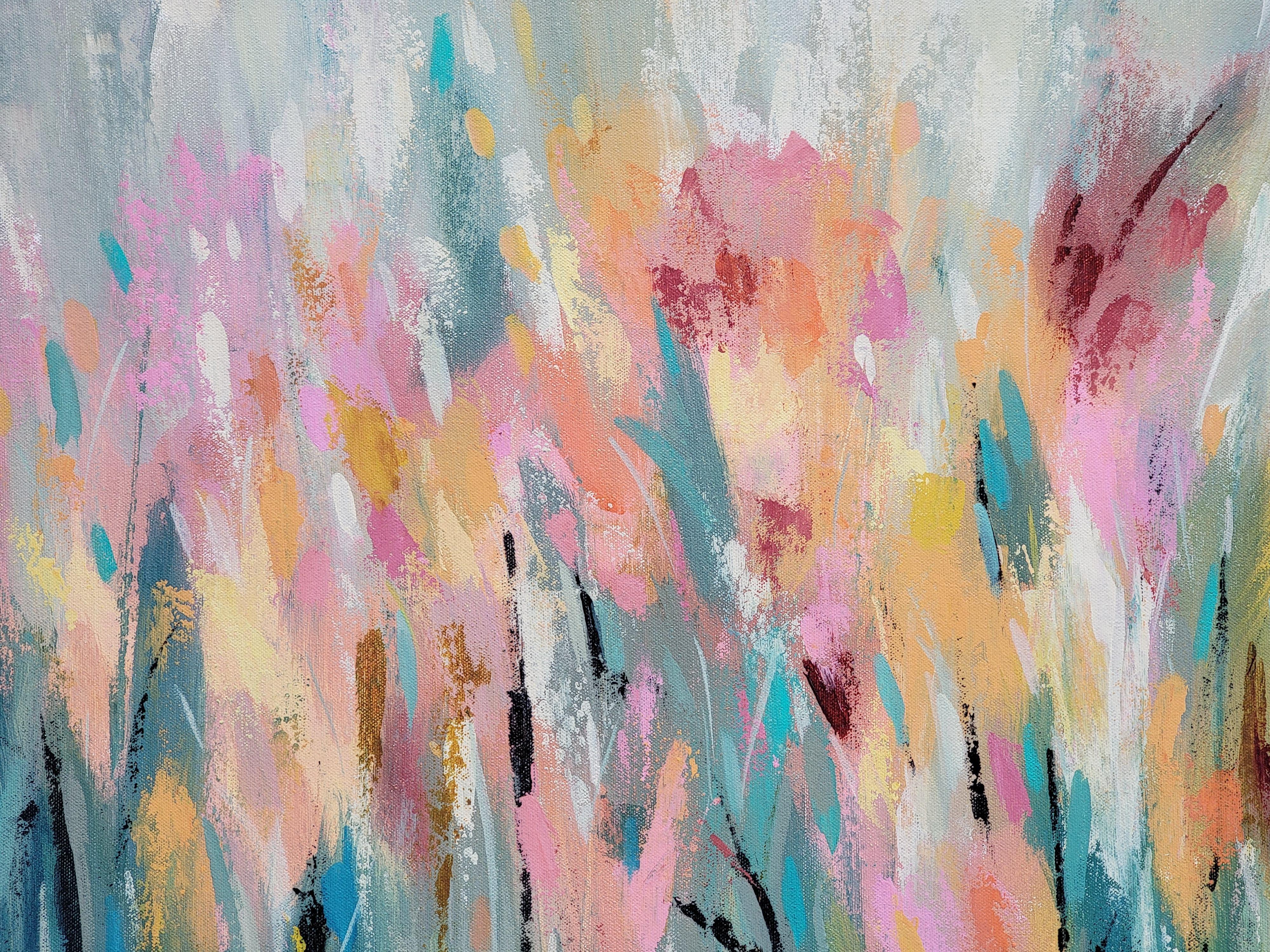 Questo quadro floreale è una celebrazione dell'estate. Un giardino fiorito è espresso in modo astratto e trasmette dinamica e gioia. I colori vivaci sono stratificati con spatole e pennellate audaci che creano un'atmosfera di energia. Il giallo e il