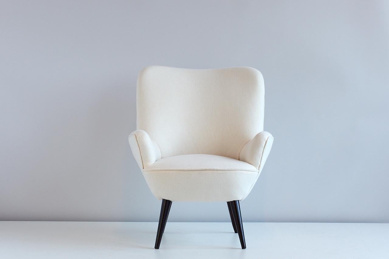 Mid-Century Modern Silvio Cavatorta Armchair Newly Upholstered in White Kvadrat Wool, Italy, 1950s
