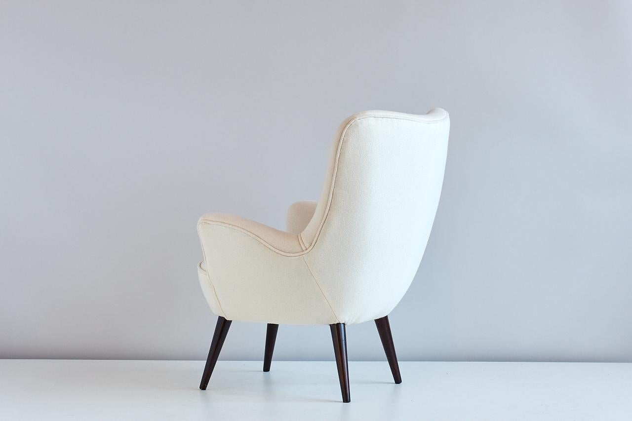 Lacquered Silvio Cavatorta Armchair Newly Upholstered in White Kvadrat Wool, Italy, 1950s