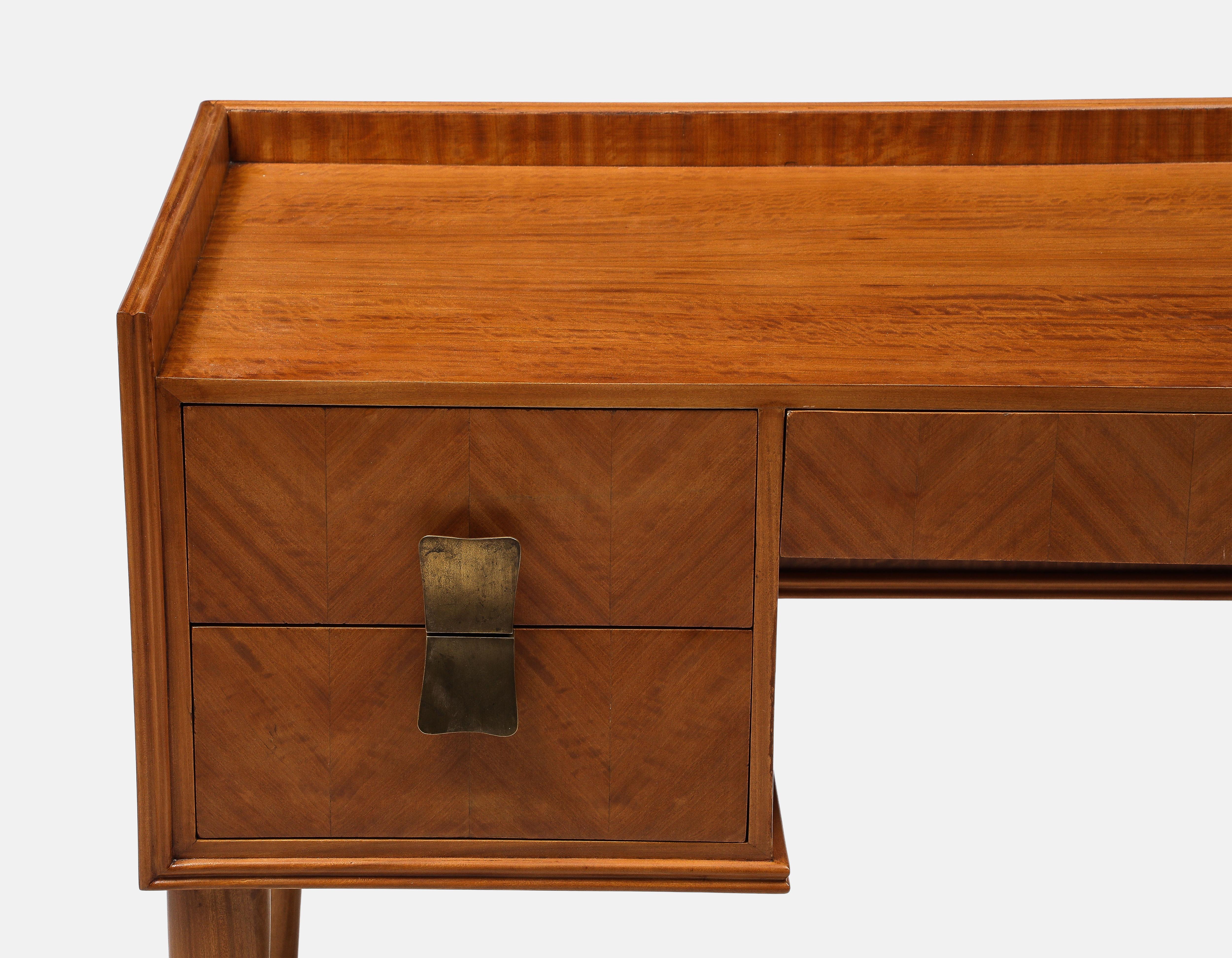 Silvio Cavatorta Birch Desk and Matching Chair in Ivory Bouclé, Italy, 1940s For Sale 3