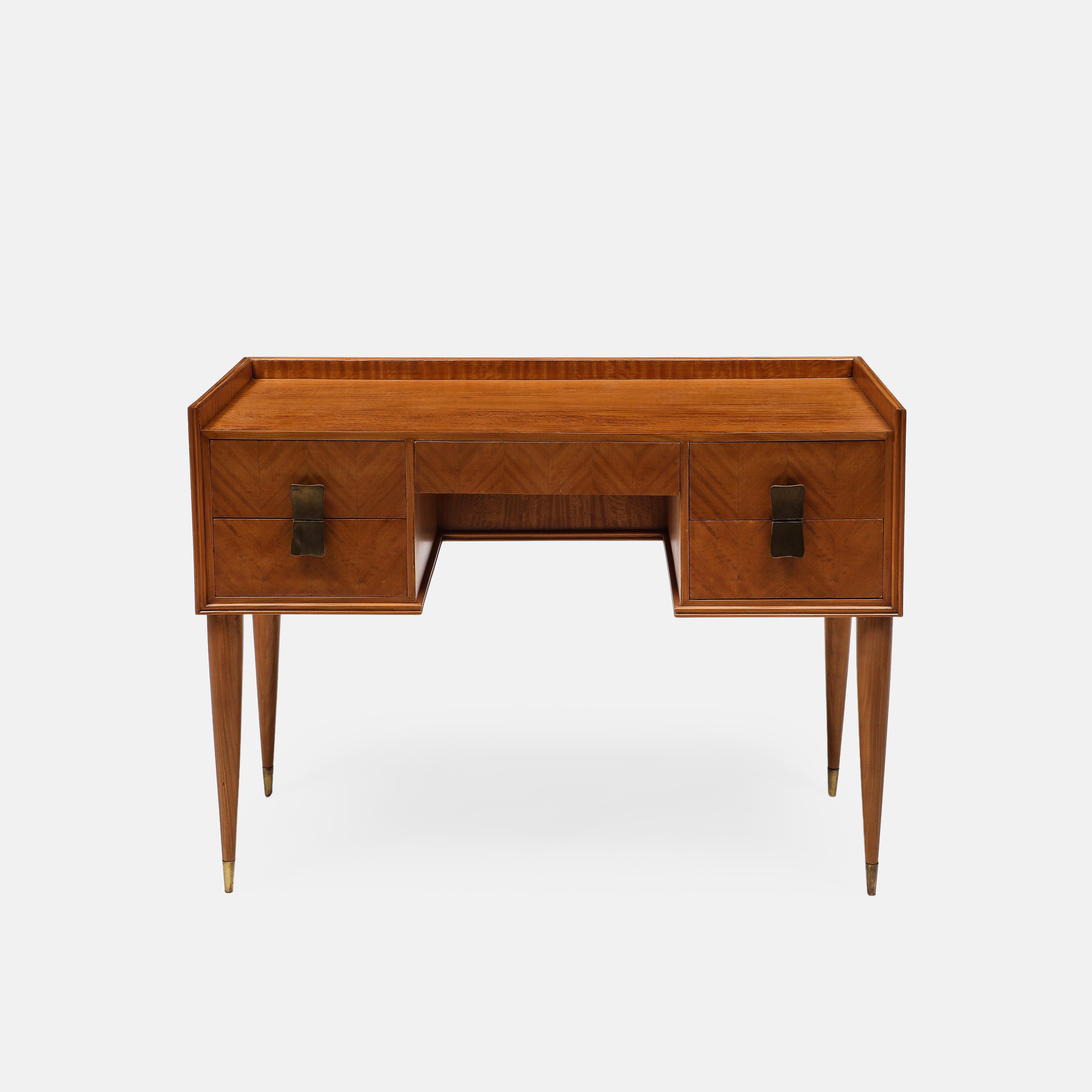 Italian Silvio Cavatorta Birch Desk and Matching Chair in Ivory Bouclé, Italy, 1940s For Sale