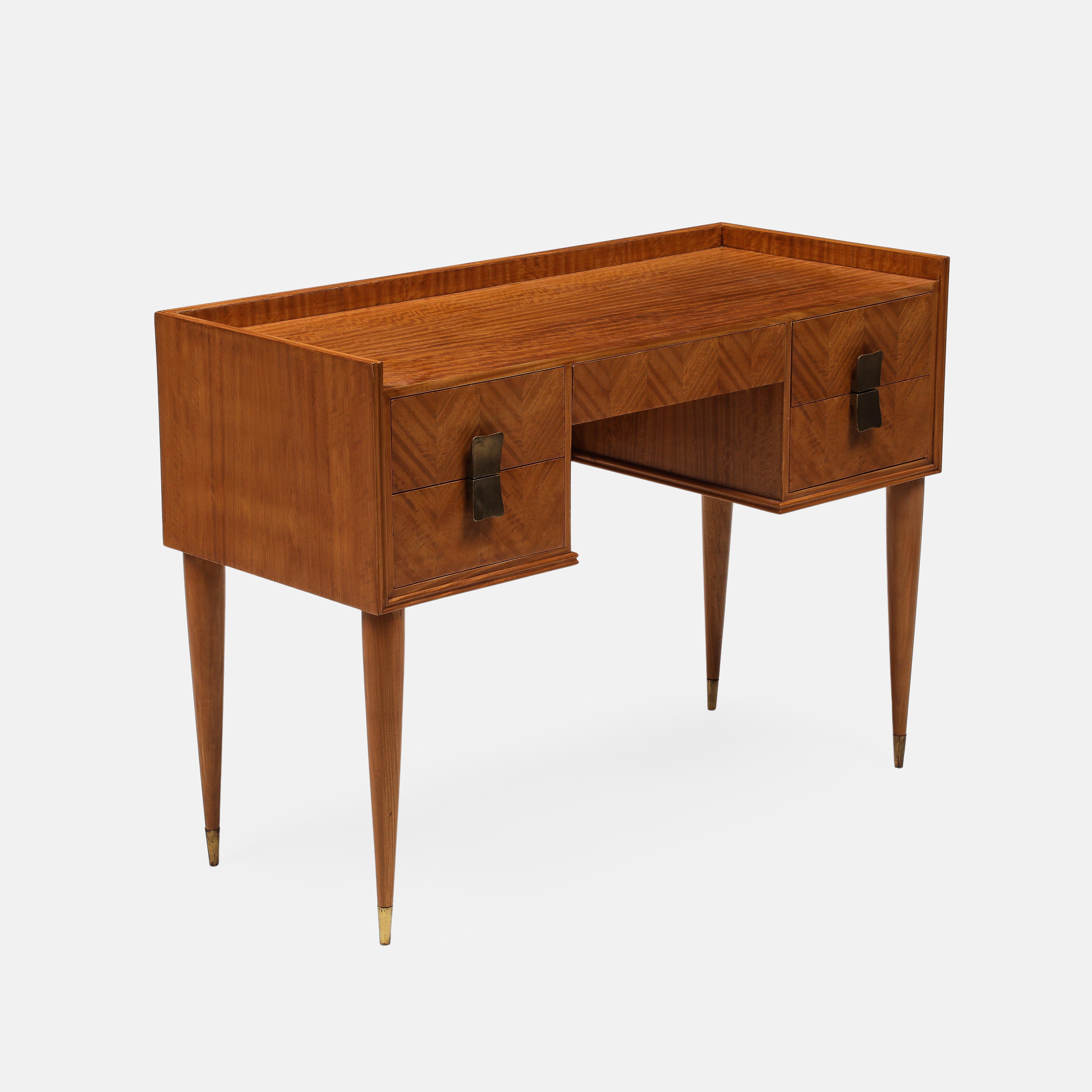 Silvio Cavatorta Birch Desk and Matching Chair in Ivory Bouclé, Italy, 1940s For Sale 2