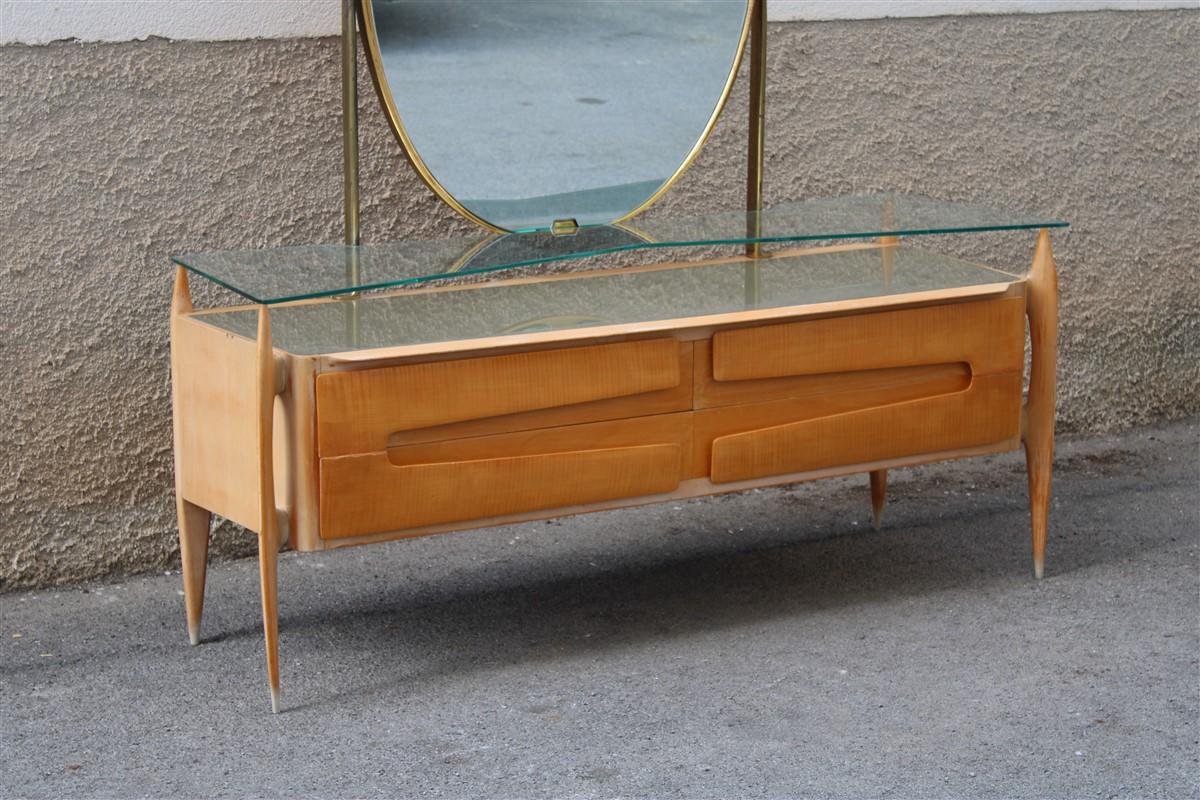 Italian Silvio Cavatorta Chest of Drawers in Maple with Mirror and Brass Mid-Century For Sale