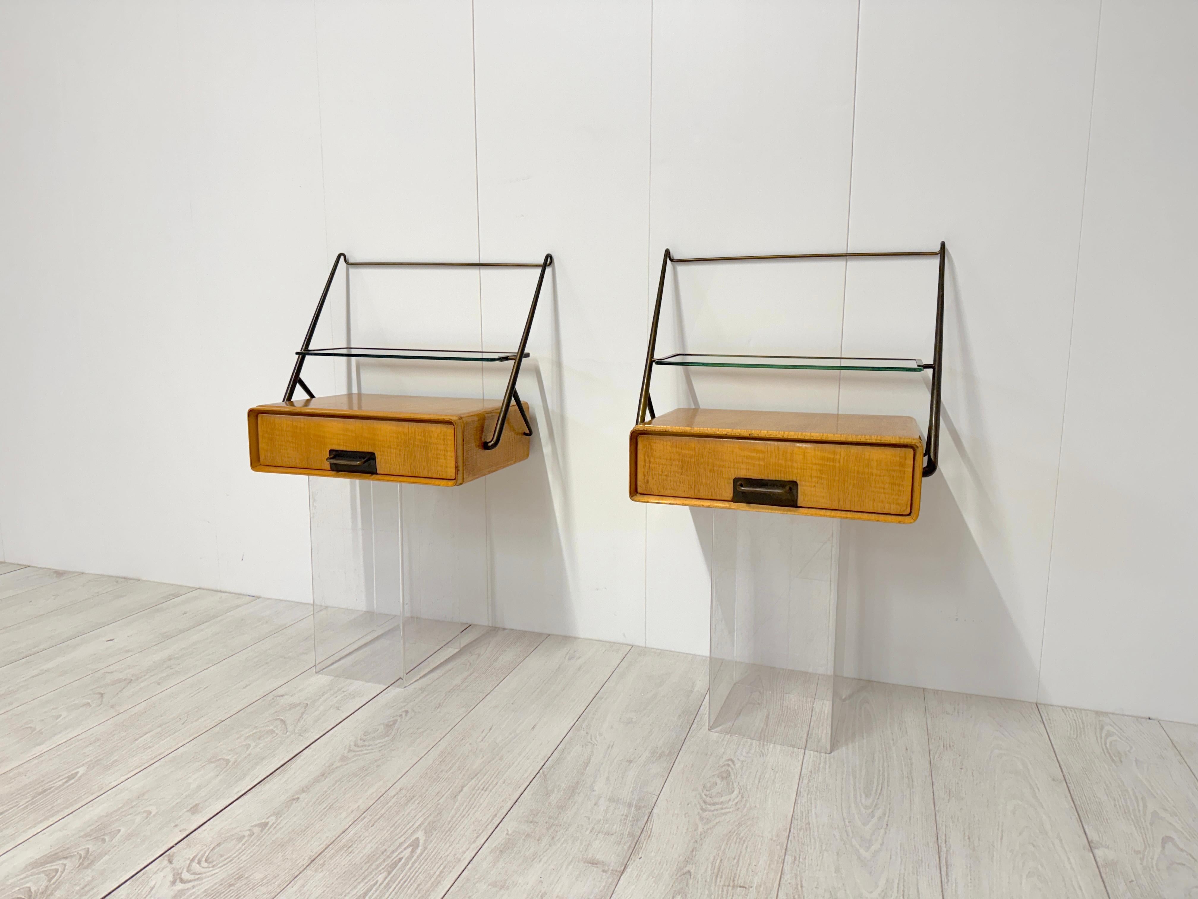 Mid-20th Century Silvio Cavatorta, Coppia di comodini pensili, anni '50 For Sale