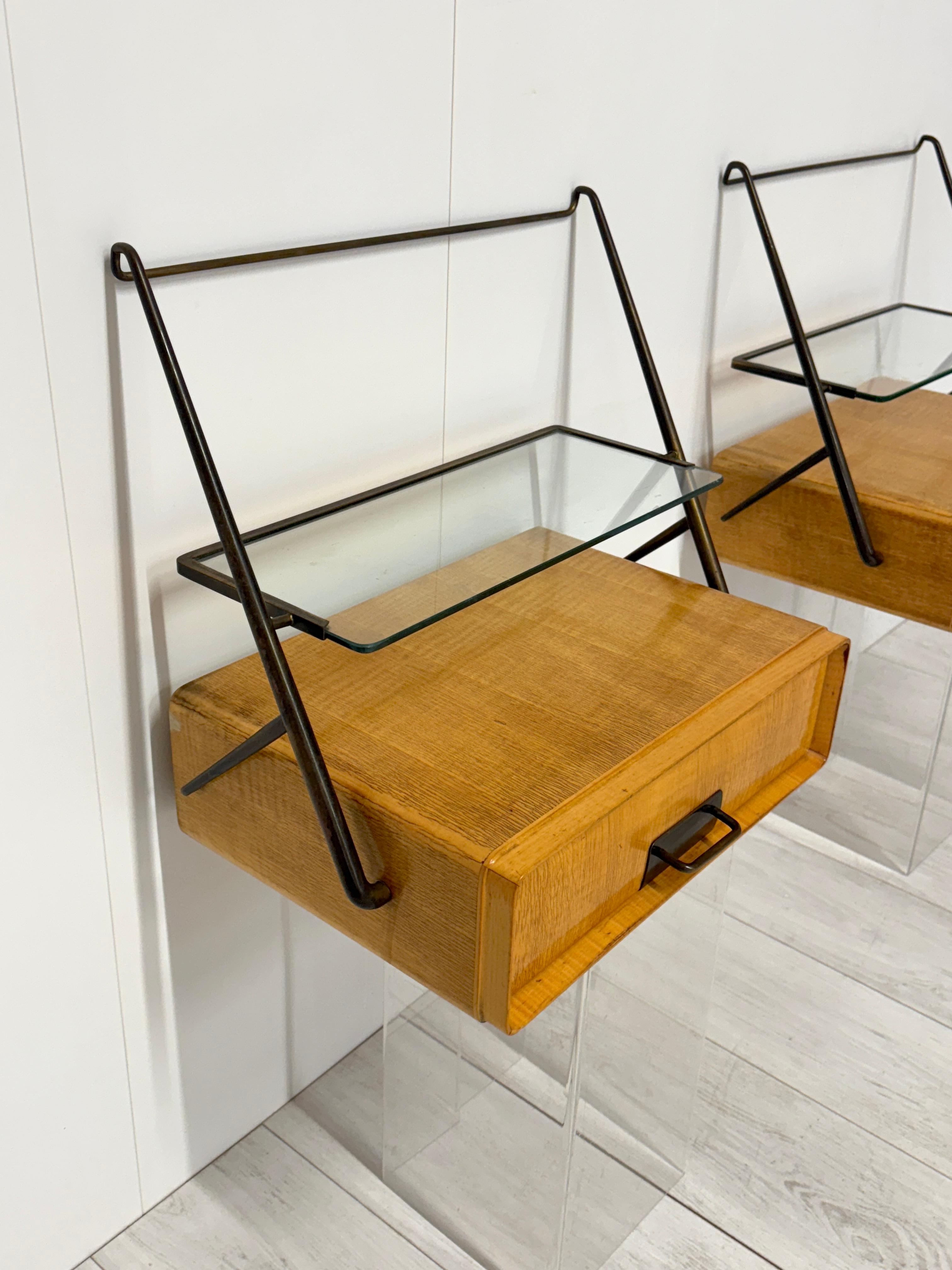 Silvio Cavatorta, Coppia di comodini pensili, anni '50 For Sale 1