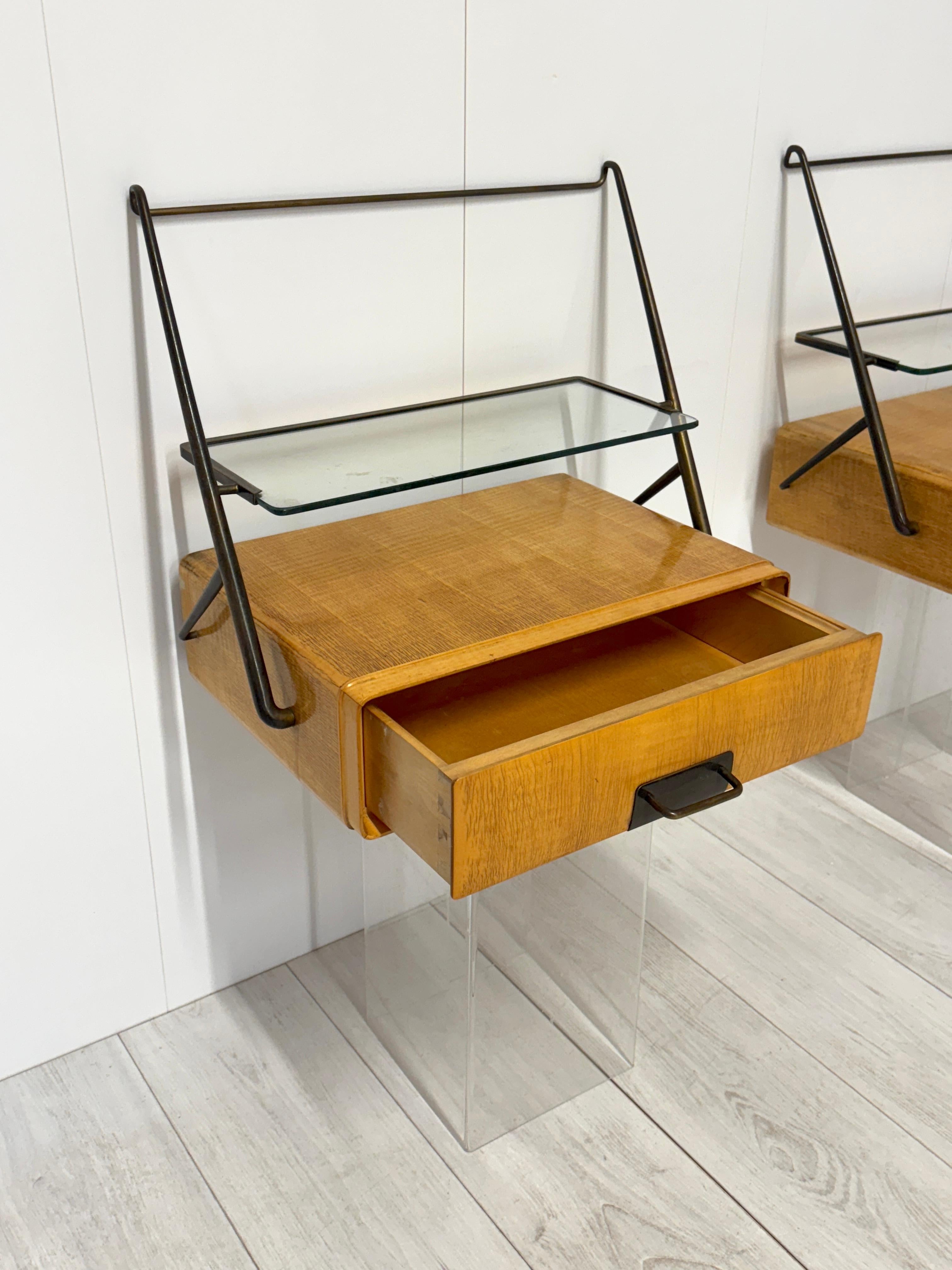 Silvio Cavatorta, Coppia di comodini pensili, anni '50 For Sale 2