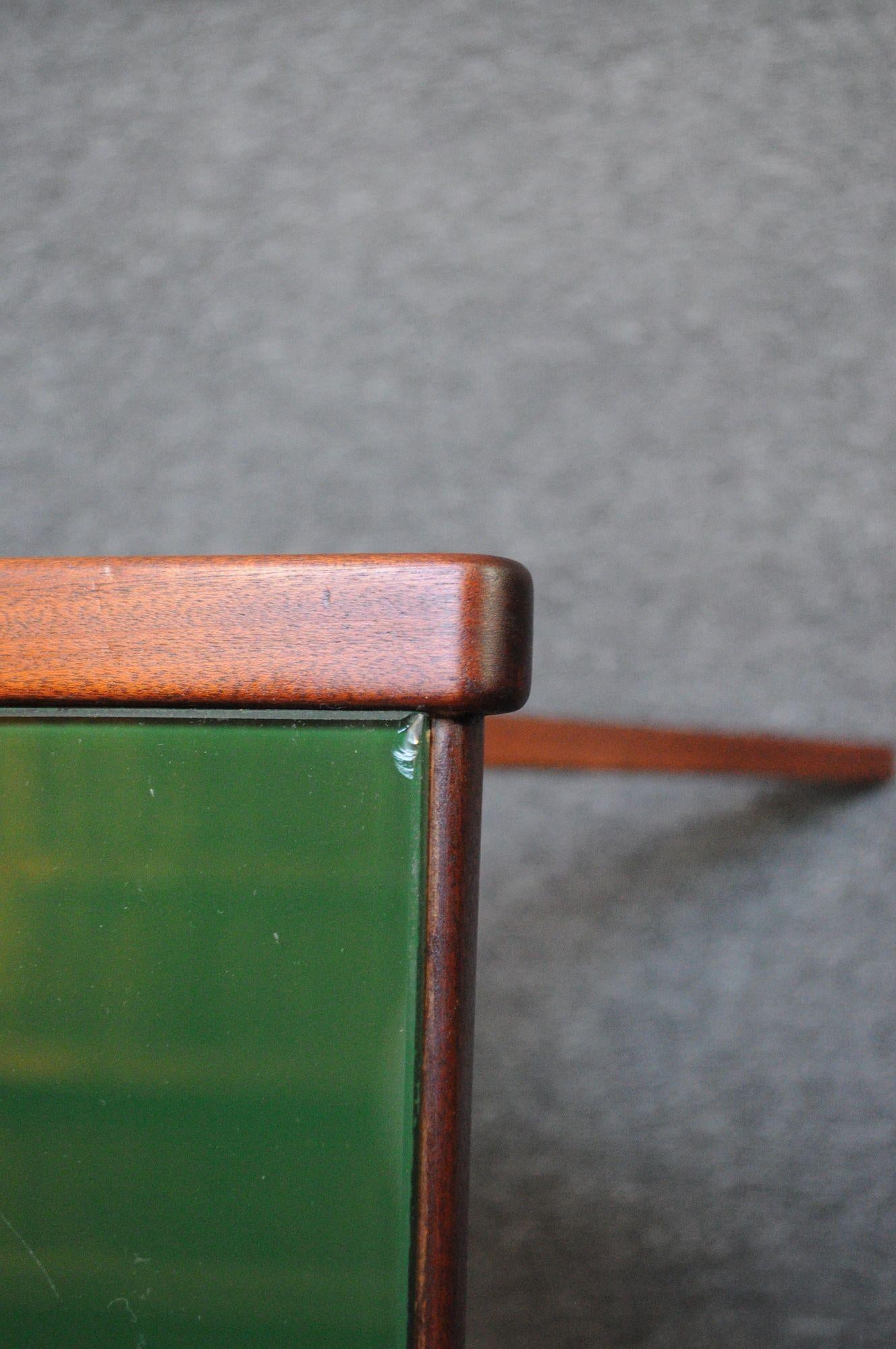 Silvio Cavatorta Kleiner Schreibtisch mit Companion-Tisch aus Nussbaum und grünem Glas im Angebot 7