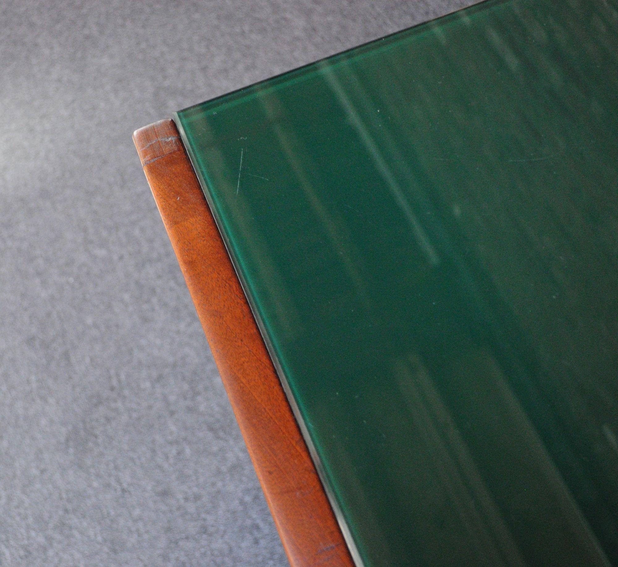 Silvio Cavatorta Kleiner Schreibtisch mit Companion-Tisch aus Nussbaum und grünem Glas im Angebot 8