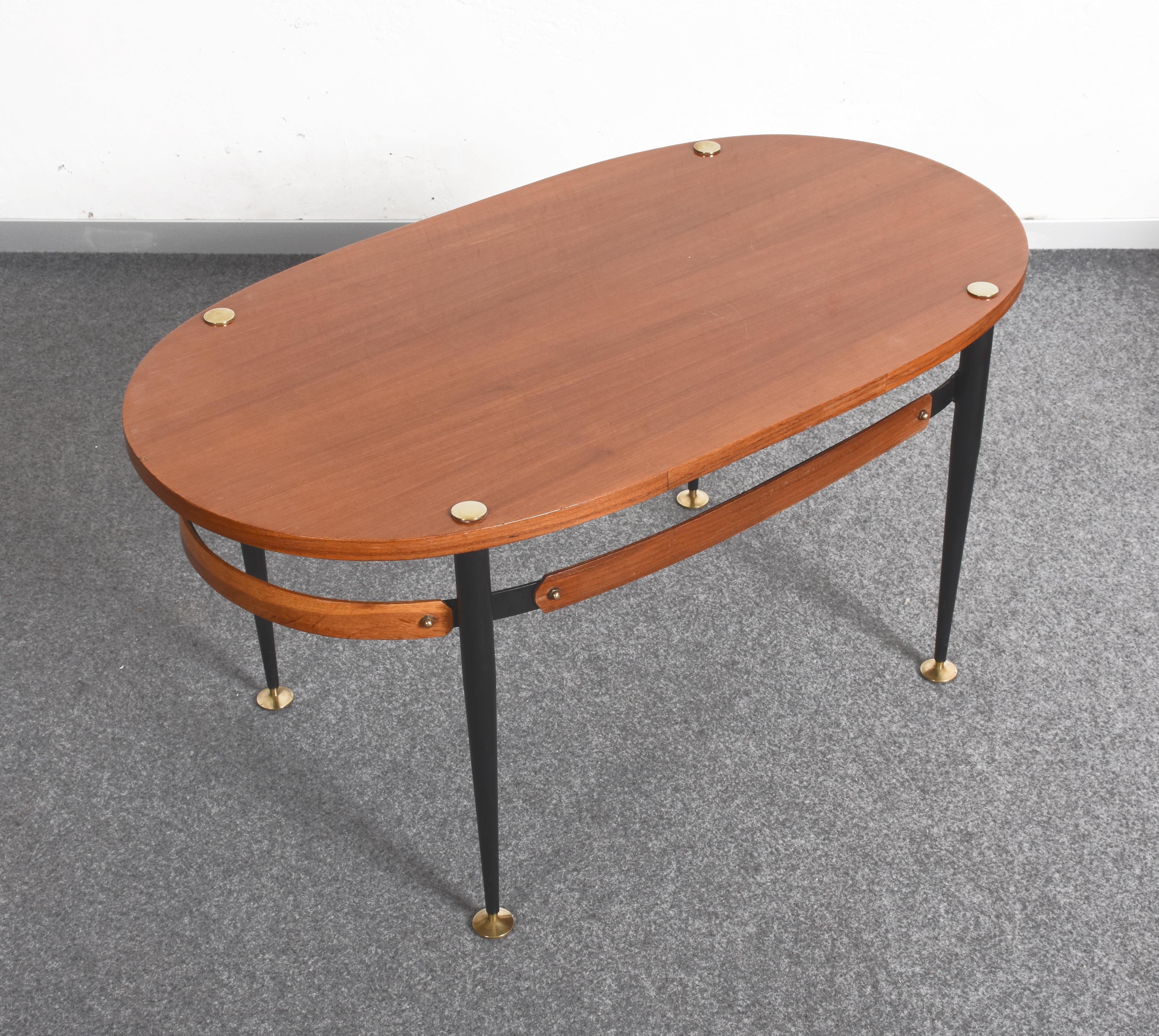 Mid-Century Modern Table basse ovale italienne Silvio Cavatorta en fer et bois de teck du milieu du siècle, années 1950 en vente