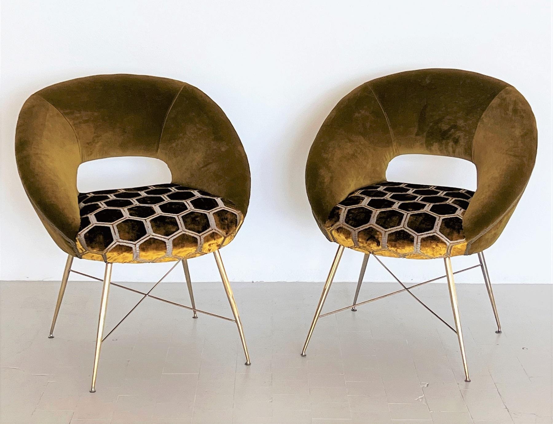 Mid-Century Modern Paire de chaises Silvio Cavatorta avec pieds en laiton recouverts de velours, années 1950 en vente