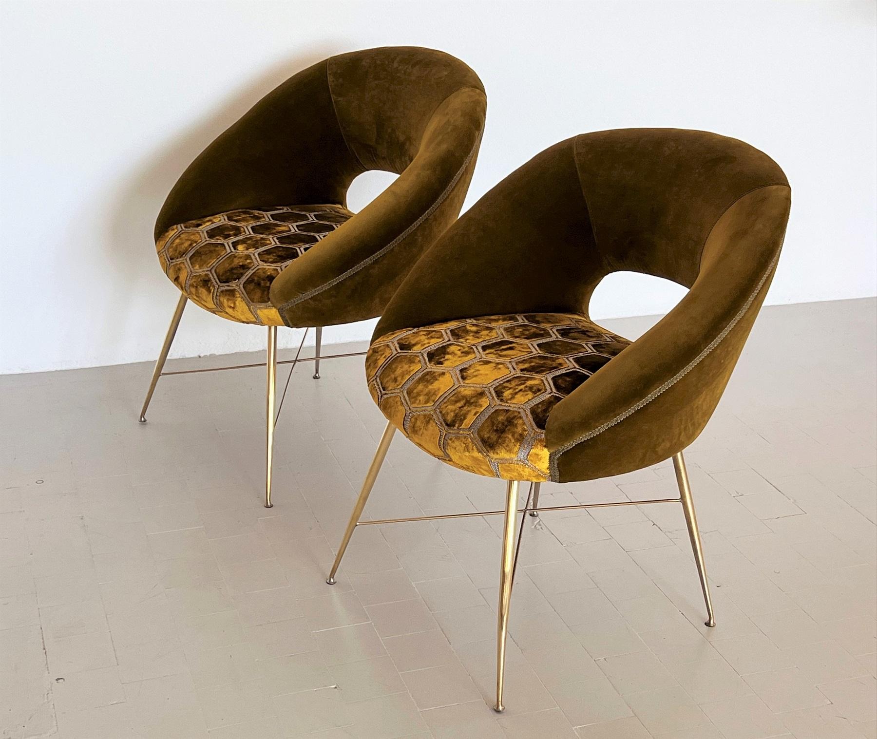 Mid-20th Century Silvio Cavatorta Pair of Chairs with Brass Legs Re-upholstered in Velvet, 1950s For Sale