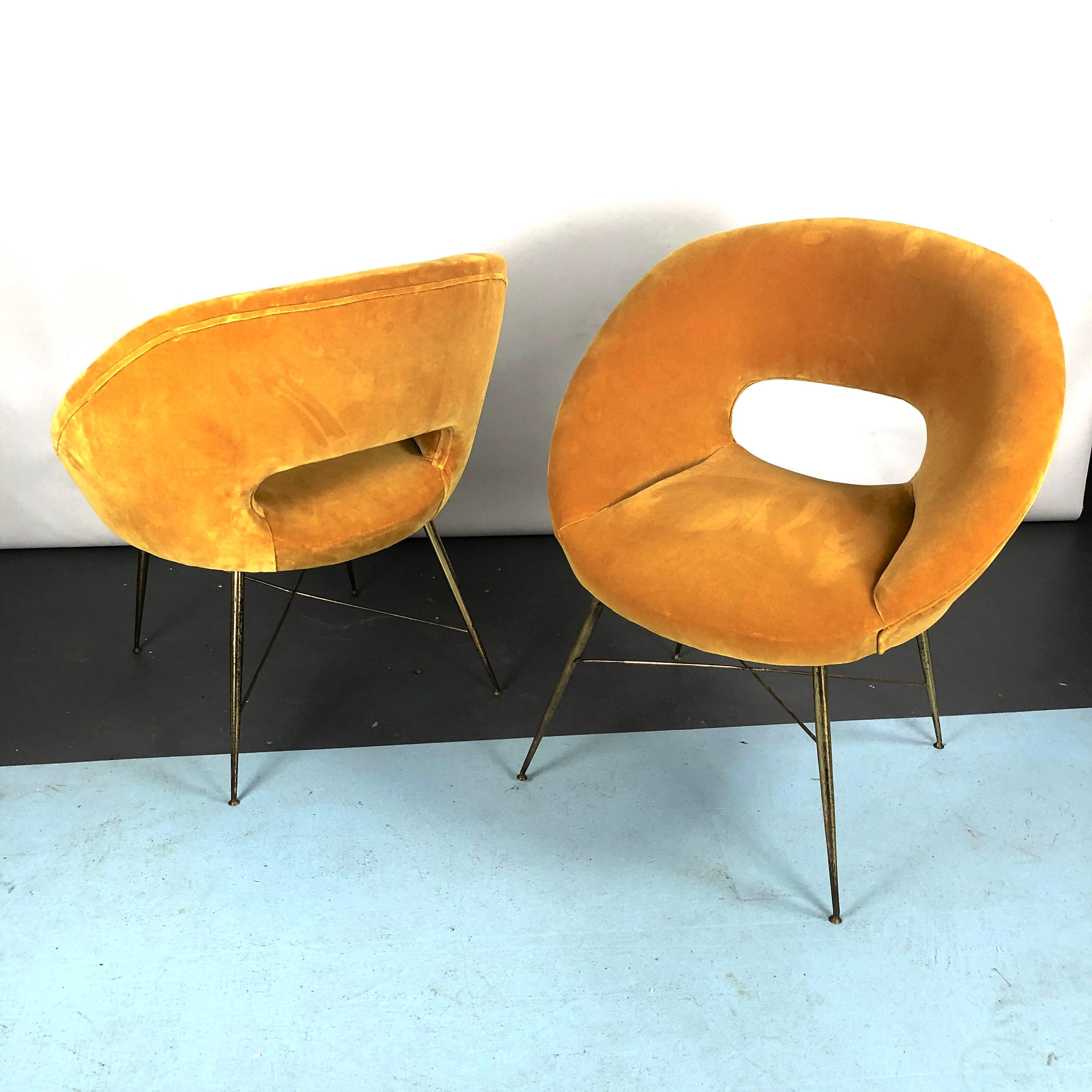 Silvio Cavatorta, paire de fauteuils en velours doré des années 50 en vente 5