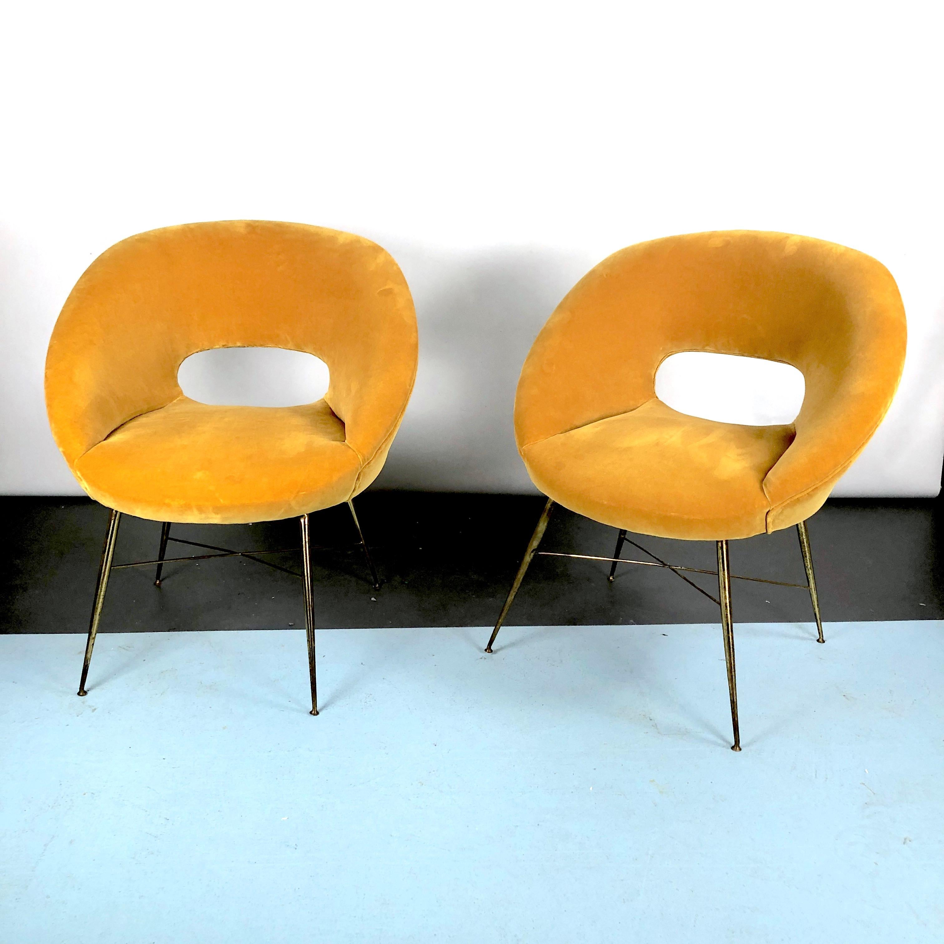 Silvio Cavatorta, paire de fauteuils en velours doré des années 50 en vente 8
