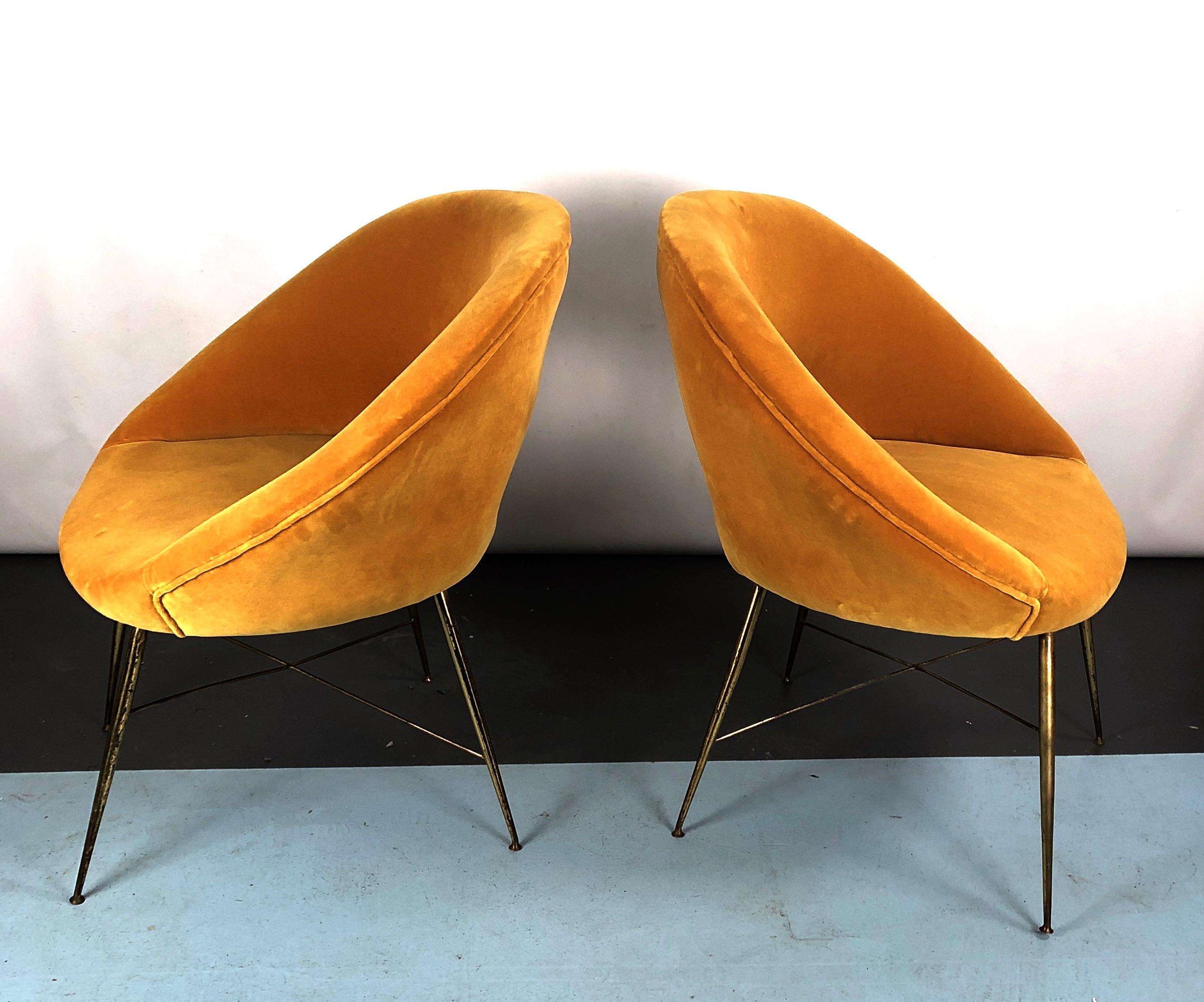 Silvio Cavatorta, Pair of Gold Velvet Armchairs from 50s In Good Condition For Sale In Catania, CT