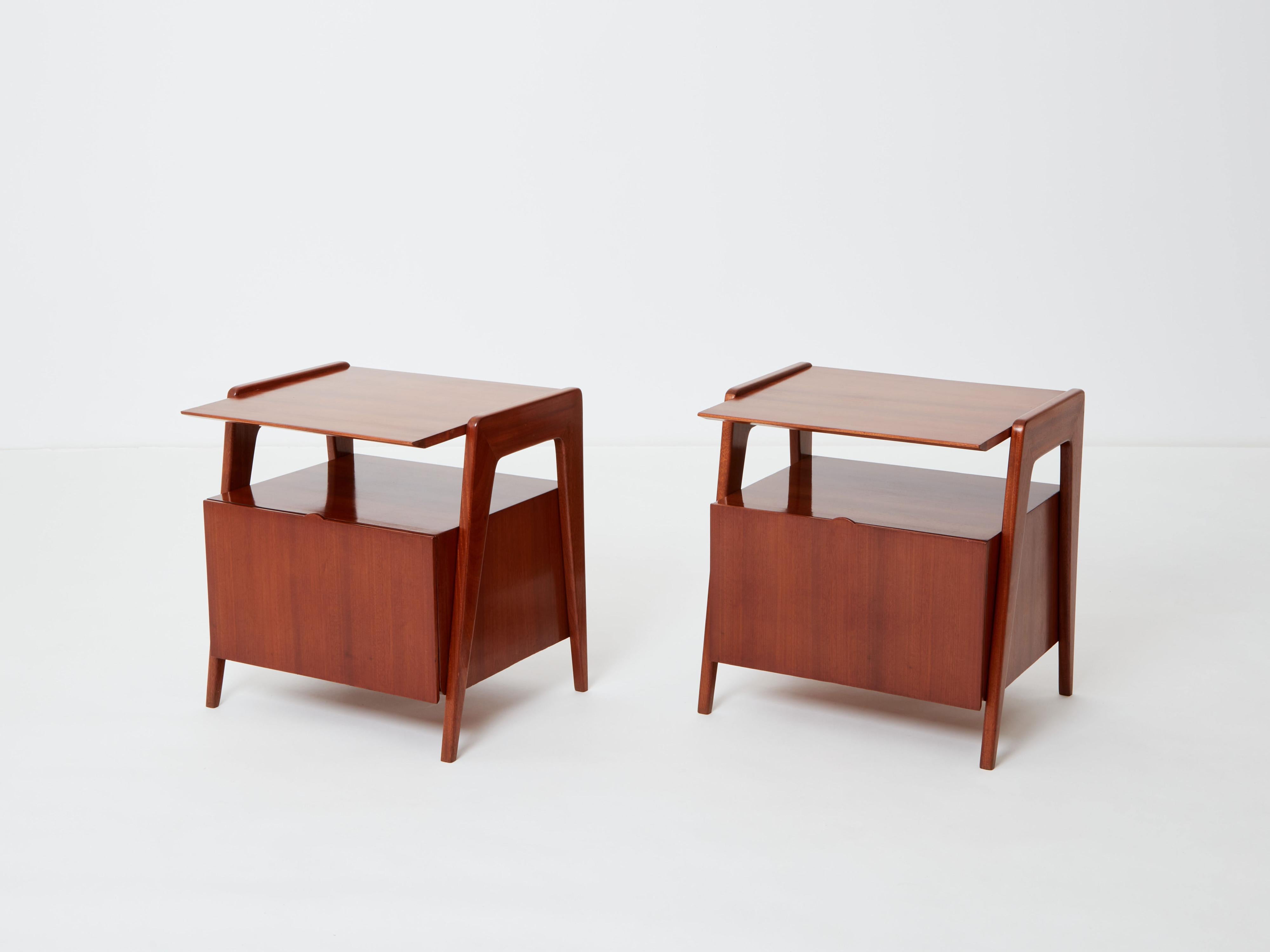 Silvio Cavatorta pair of mahogany wood nightstands 1950 For Sale 5