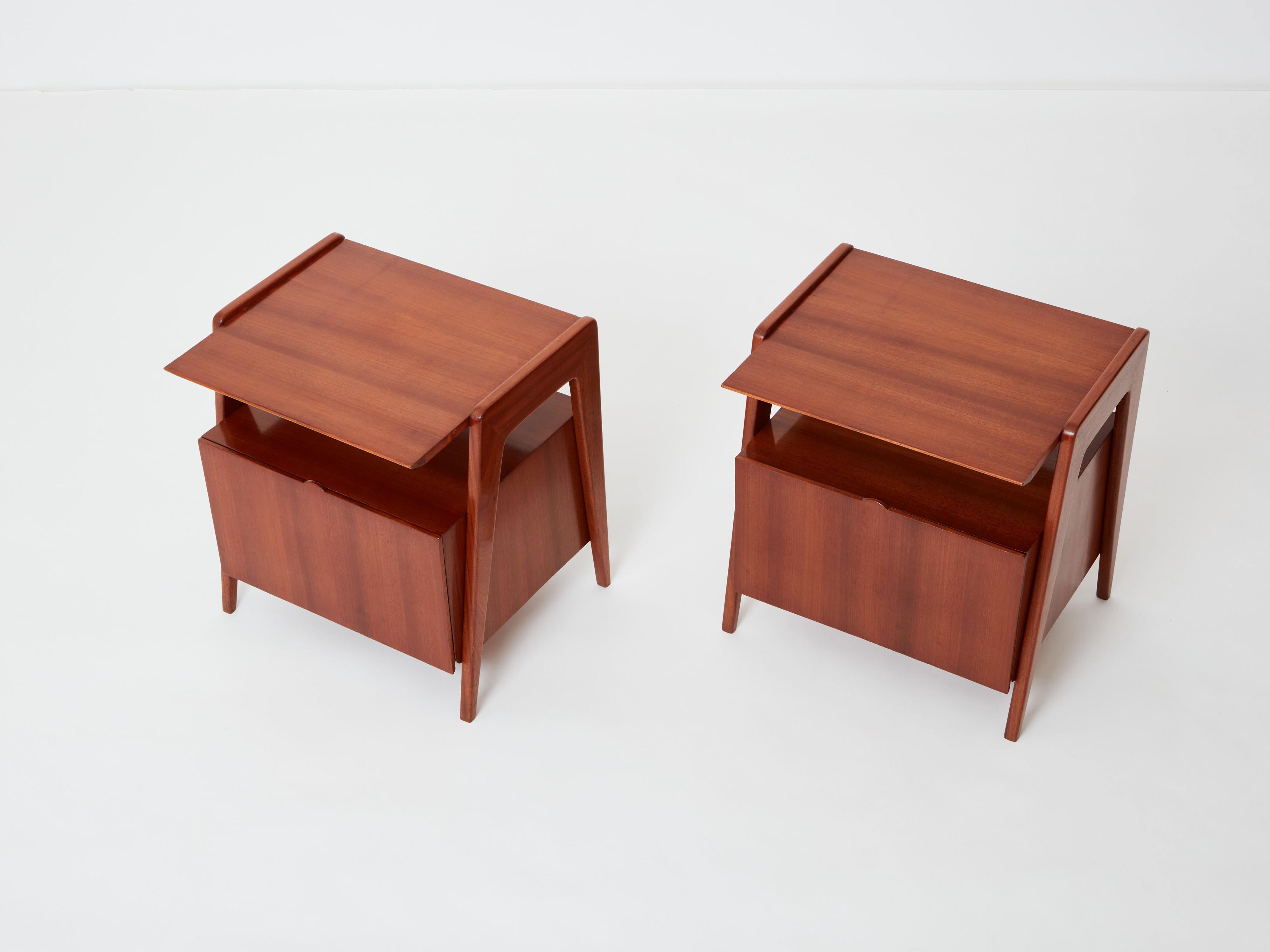20th Century Silvio Cavatorta pair of mahogany wood nightstands 1950 For Sale