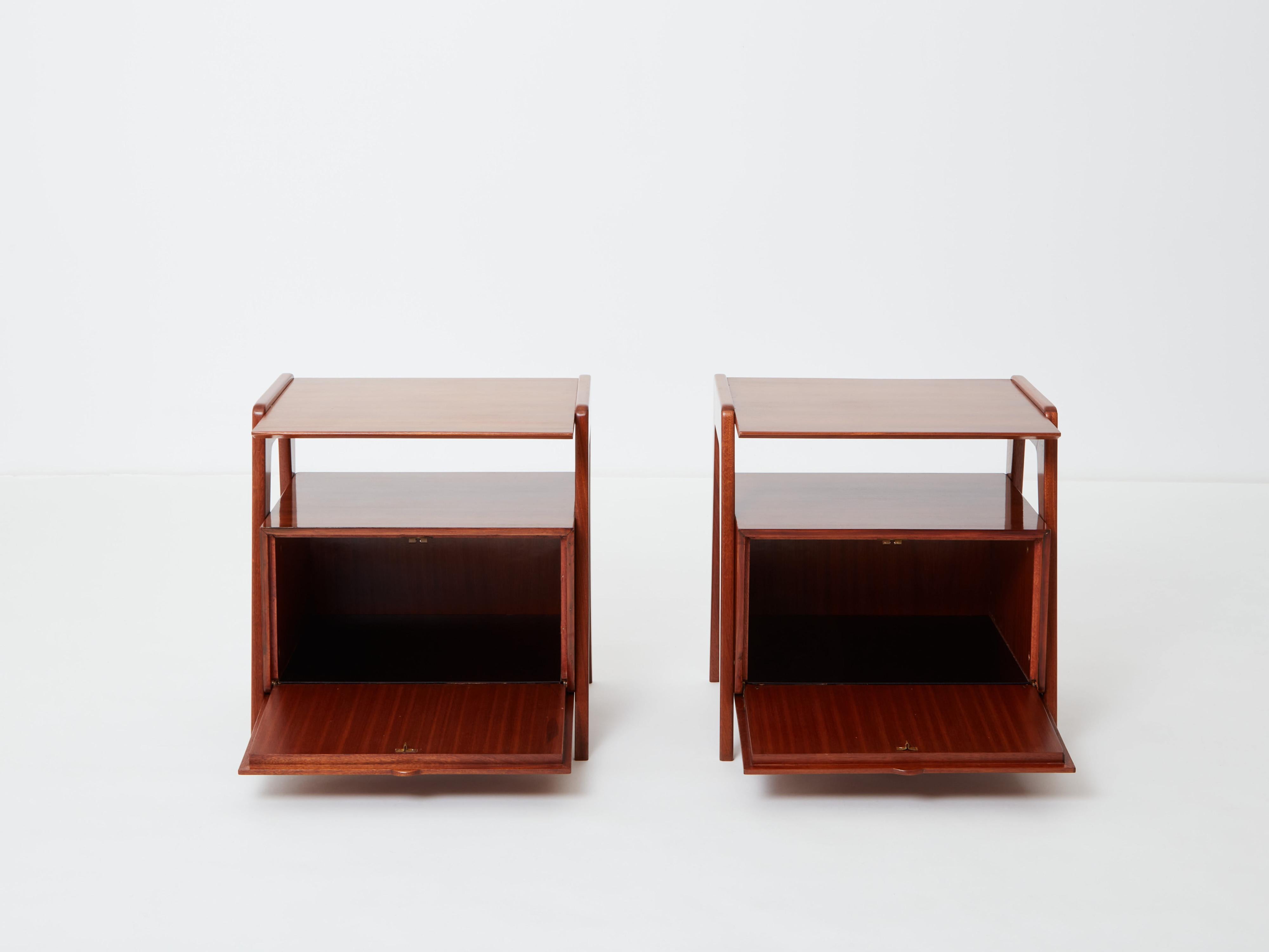 Silvio Cavatorta pair of mahogany wood nightstands 1950 For Sale 1