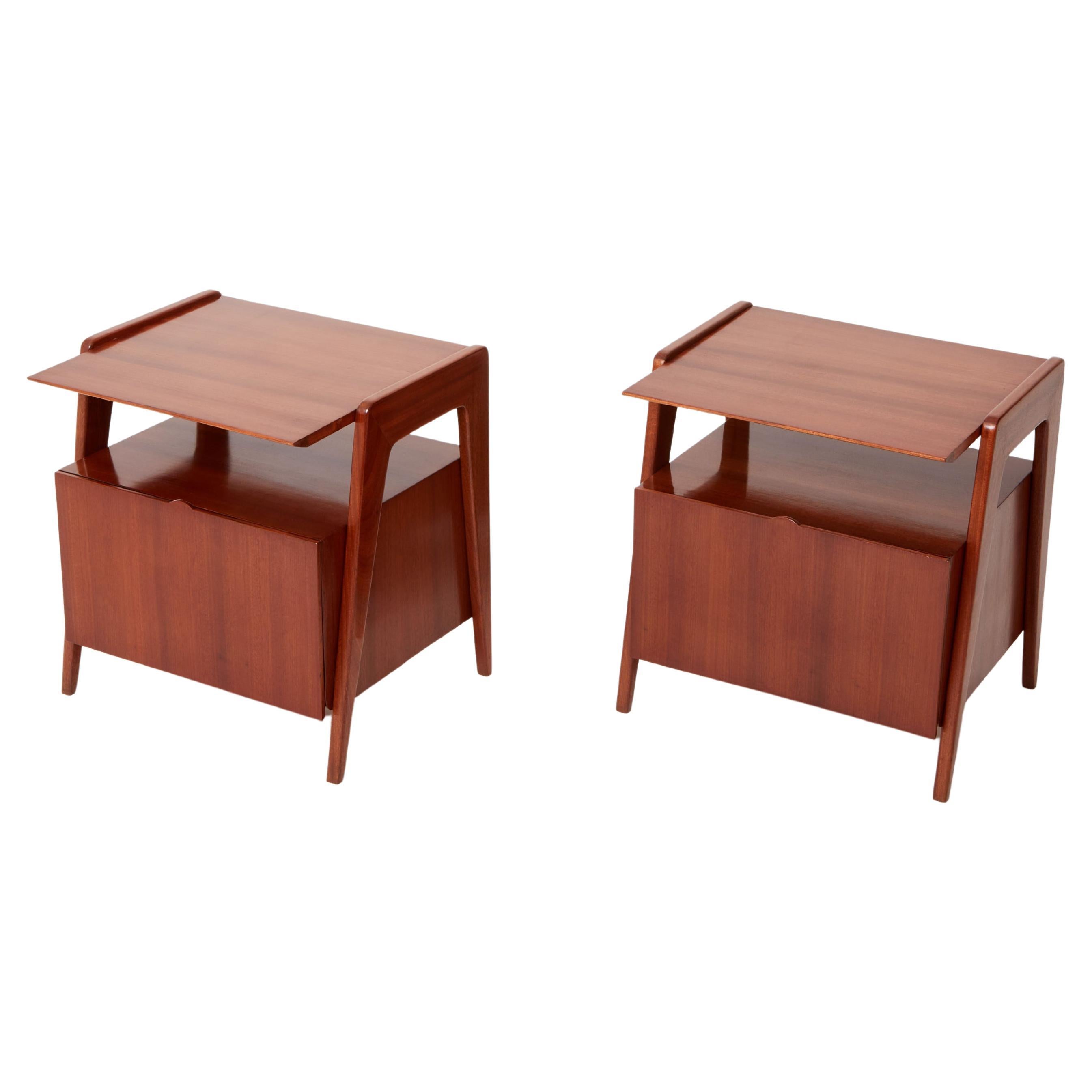 Silvio Cavatorta pair of mahogany wood nightstands 1950 For Sale