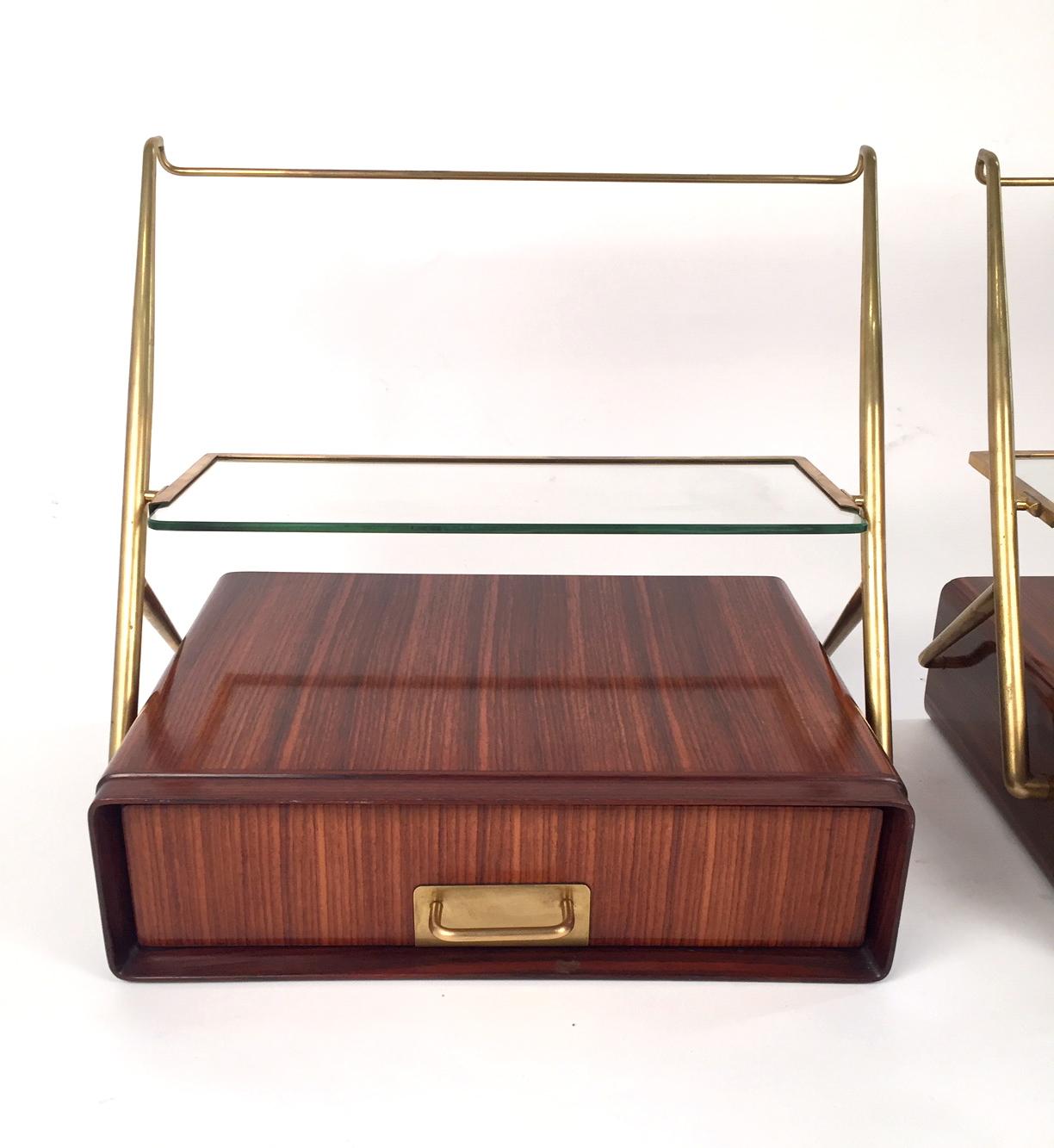 Pair of wall bedsides designed in 1955 by Silvio Cavatorta. Wood, glass and brass structure.
Lit. Il Mobile italiano degli anni 40 e 50, Guttry, ppg 136-137.