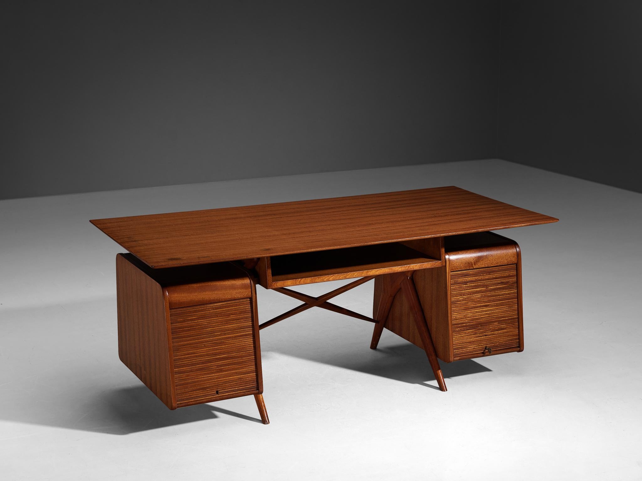 Silvio Cavatorta desk, mahogany, brass, Italy, design 1948-1949

Beautifully shaped desk in mahogany designed by Silvio Cavatorta in the late 1940s. The desk consists of a sleek top, cross shaped stretchers at the back and sides, and two cabinets