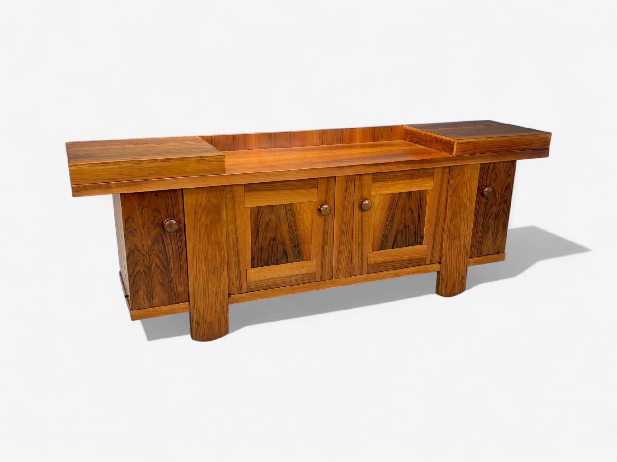 Italiano Silvio Coppola, Bernini, Moderna italiana, Noce, Credenza, Italia, 1964 in vendita