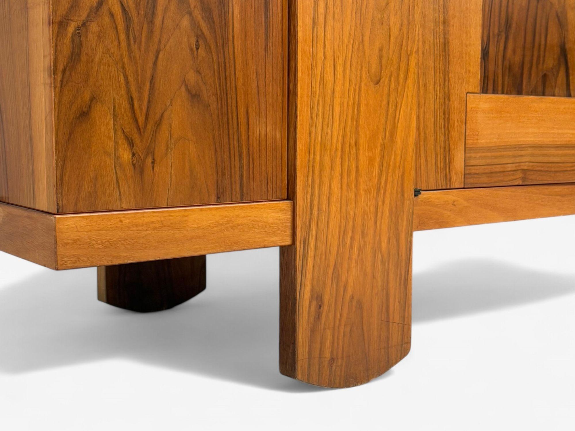 Silvio Coppola, Bernini, Moderna italiana, Noce, Credenza, Italia, 1964 in vendita 3