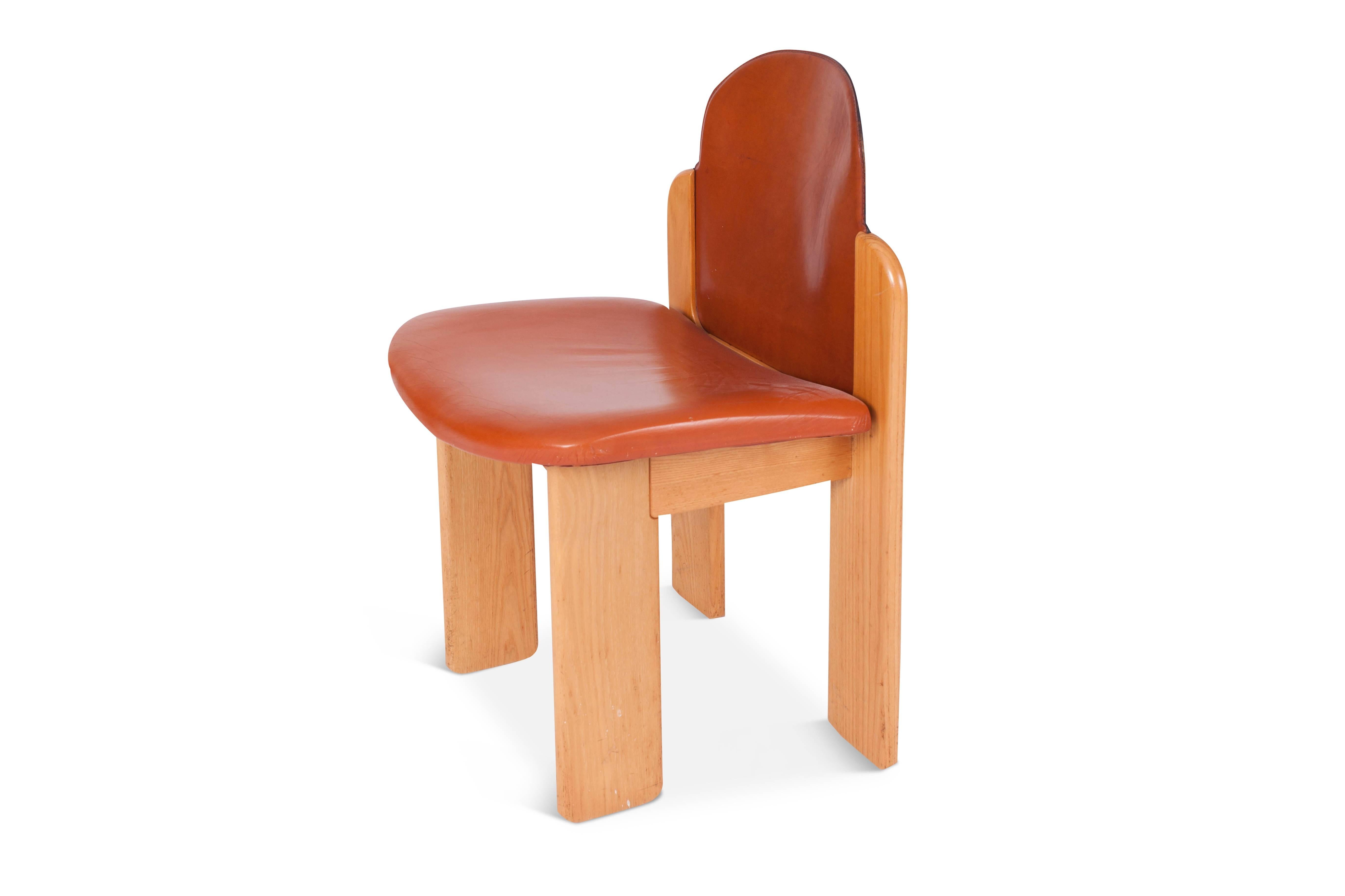 Set of six dining chairs in ashwood and red / cognac leather seats
by Silvio Coppola.

for Fratelli Montina, Italy, 1970s.

Measures: W 40 cm D 50 cm H 80 cm.