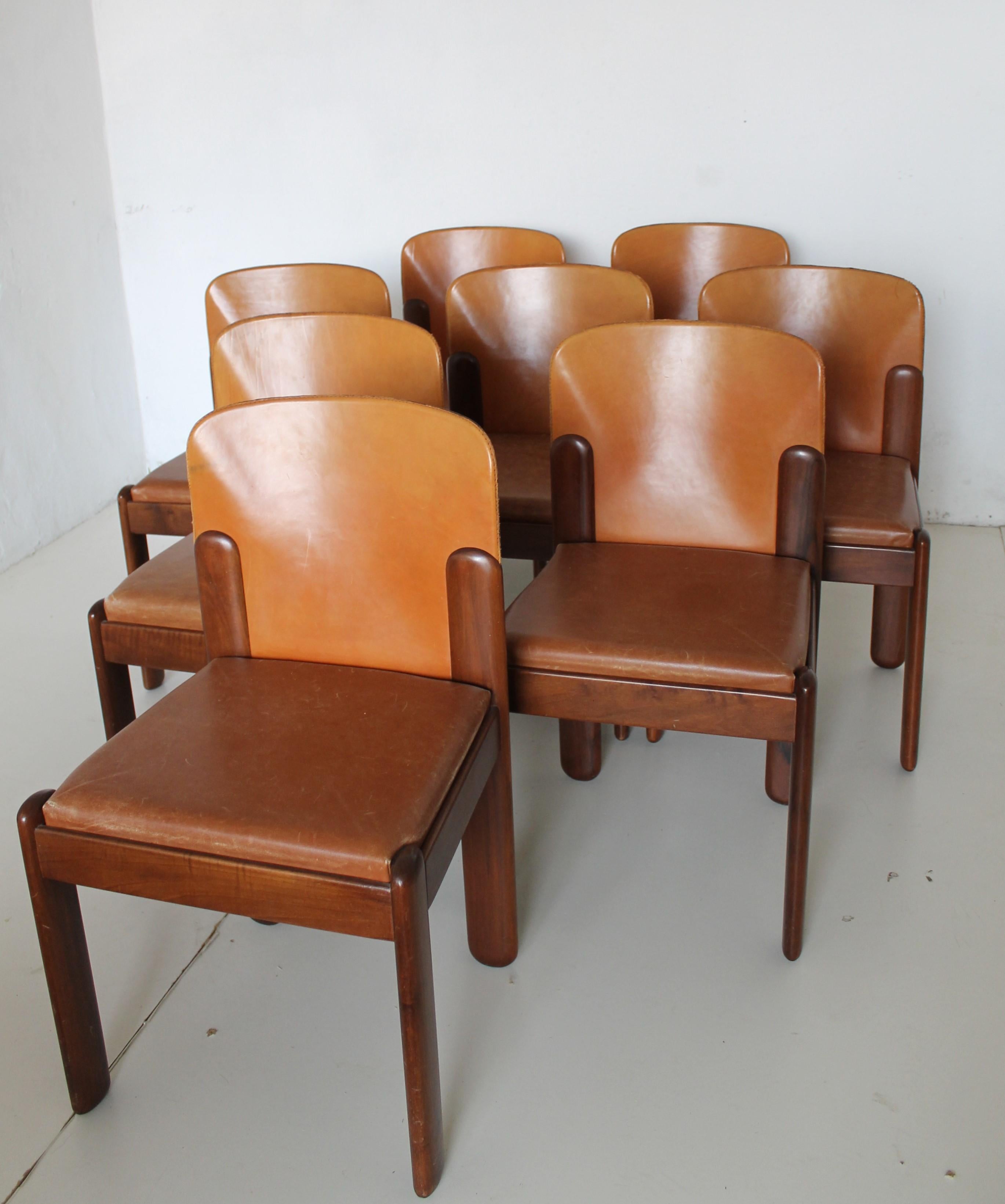 Silvio Coppola
Ten brown leather chairs “330” for BERNINI, 1971 with cubic and architectural appearance.
These aesthetically well-balanced chairs strongly convince with the contrast between the two materials. The base consists of four straight