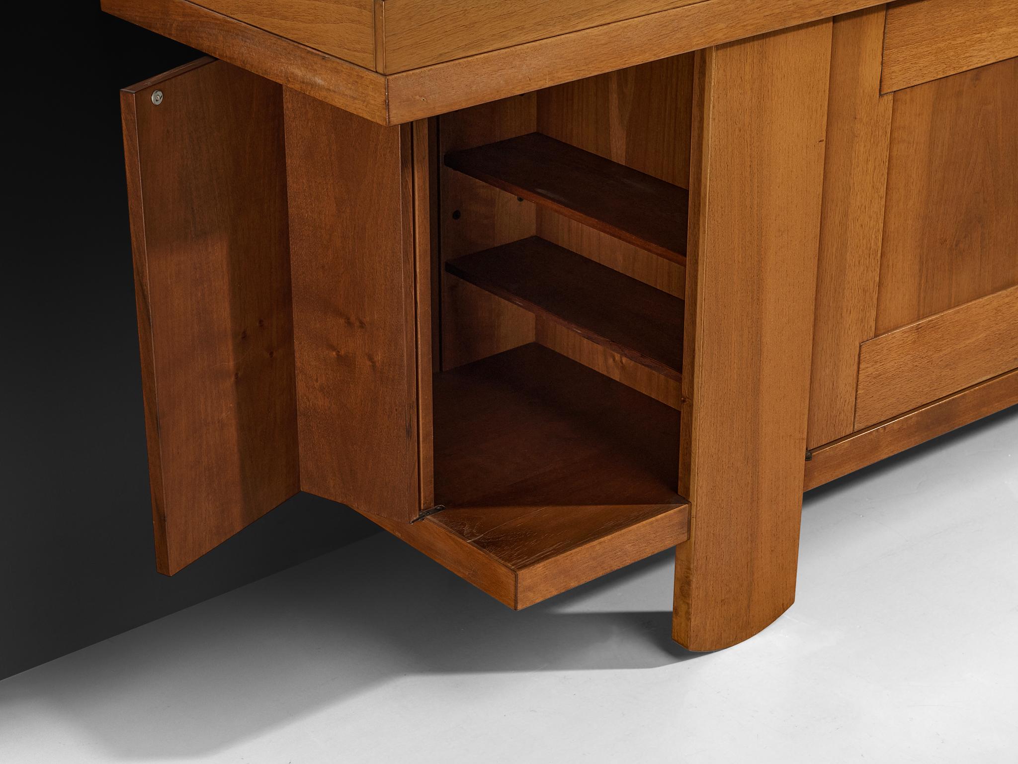 Noce Credenza geometrica in noce di Silvio Coppola per Bernini in vendita