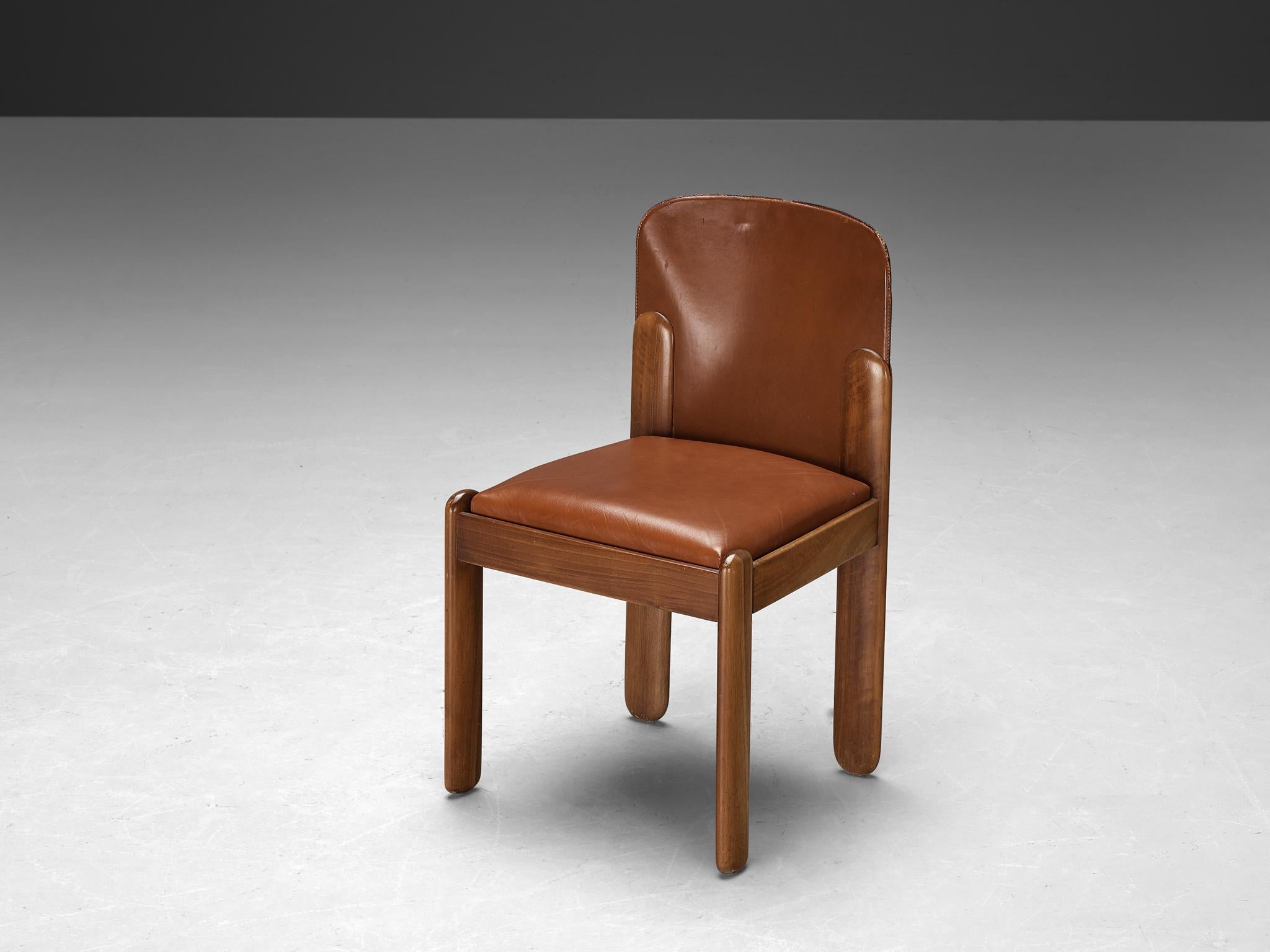 Silvio Coppola pour Bernini Paire de chaises de salle à manger en cuir Brown et noyer  1