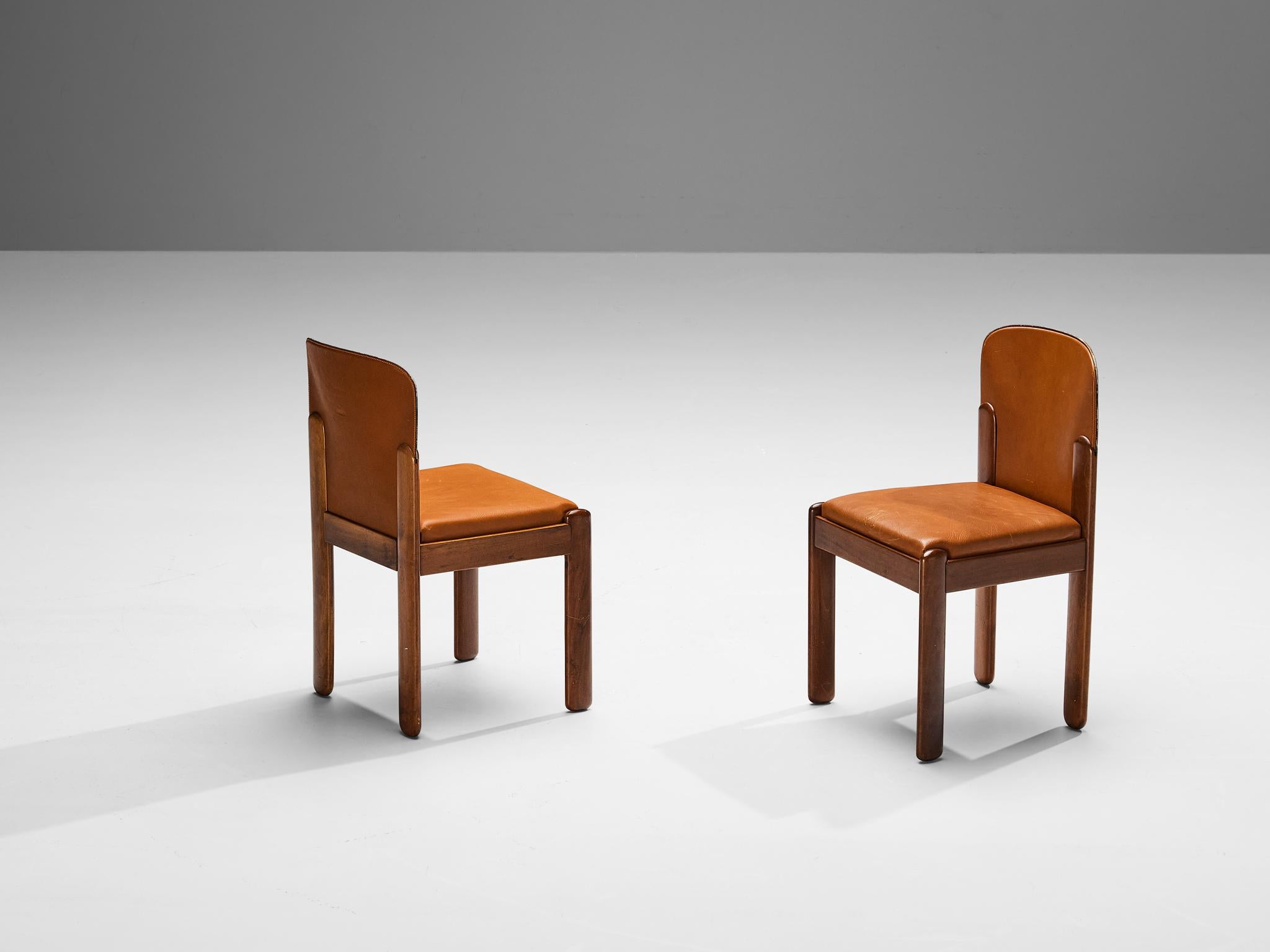 Silvio Coppola for Bernini, pair of dining chairs, model '330', cognac leather, walnut, Italy, 1960s

Wonderfully set of dining chairs in cognac leather and walnut wood by Italian designer Silvio Coppola. These aesthetically well balanced chairs
