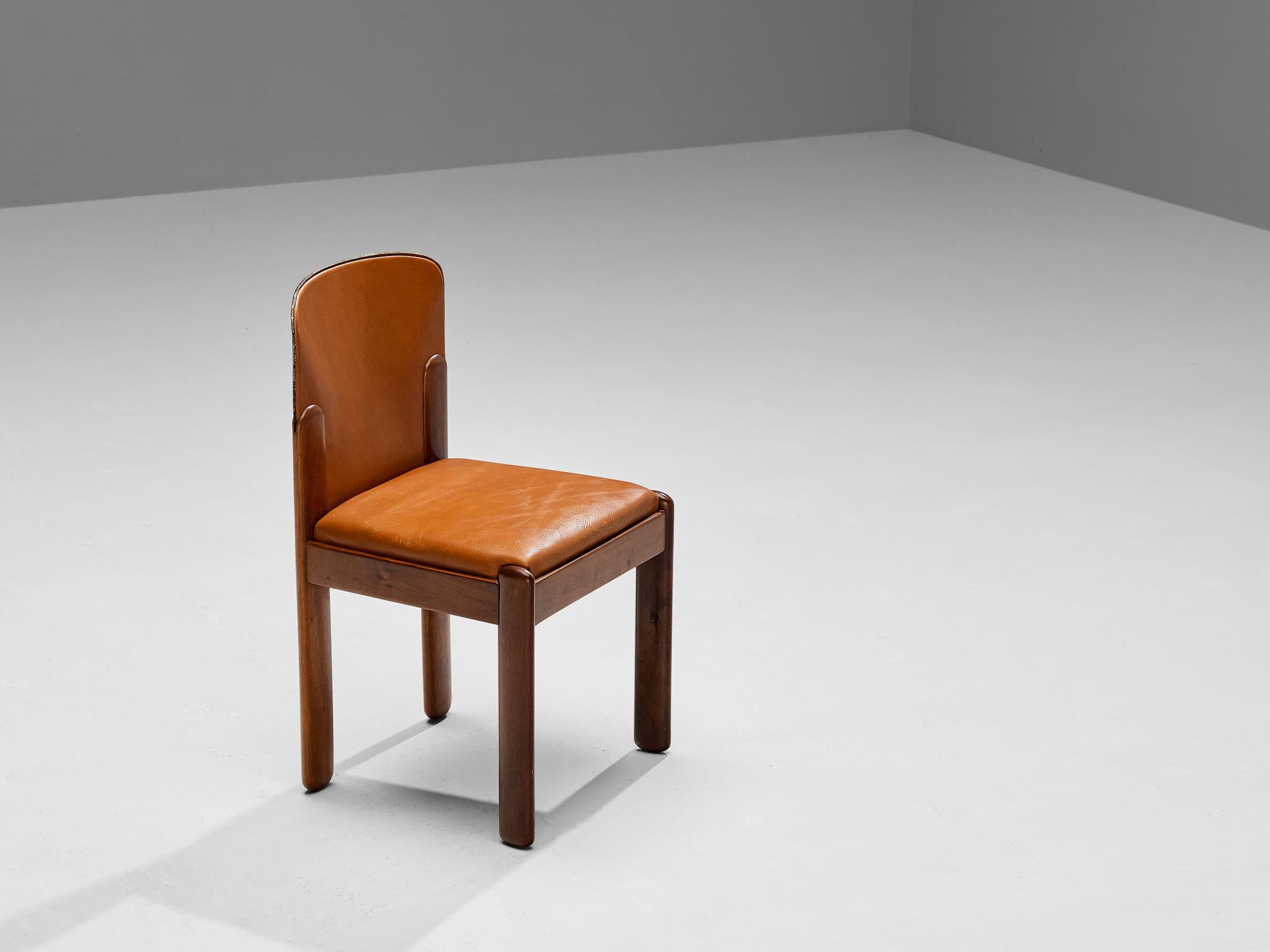 Silvio Coppola pour Bernini Paire de chaises de salle à manger en cuir et noyer  en vente 1