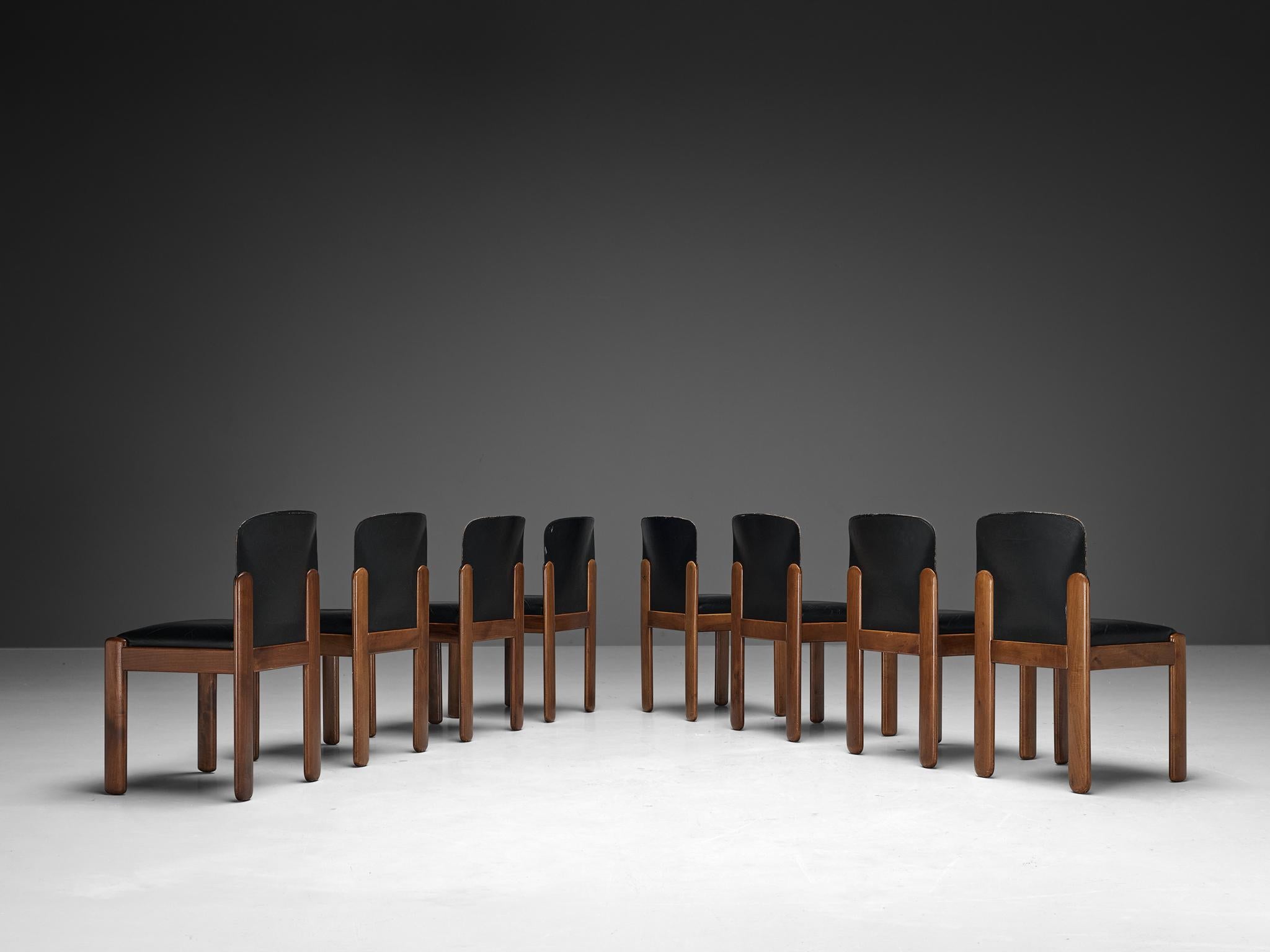 Silvio Coppola pour Bernini Ensemble de huit chaises de salle à manger en noyer  Bon état - En vente à Waalwijk, NL