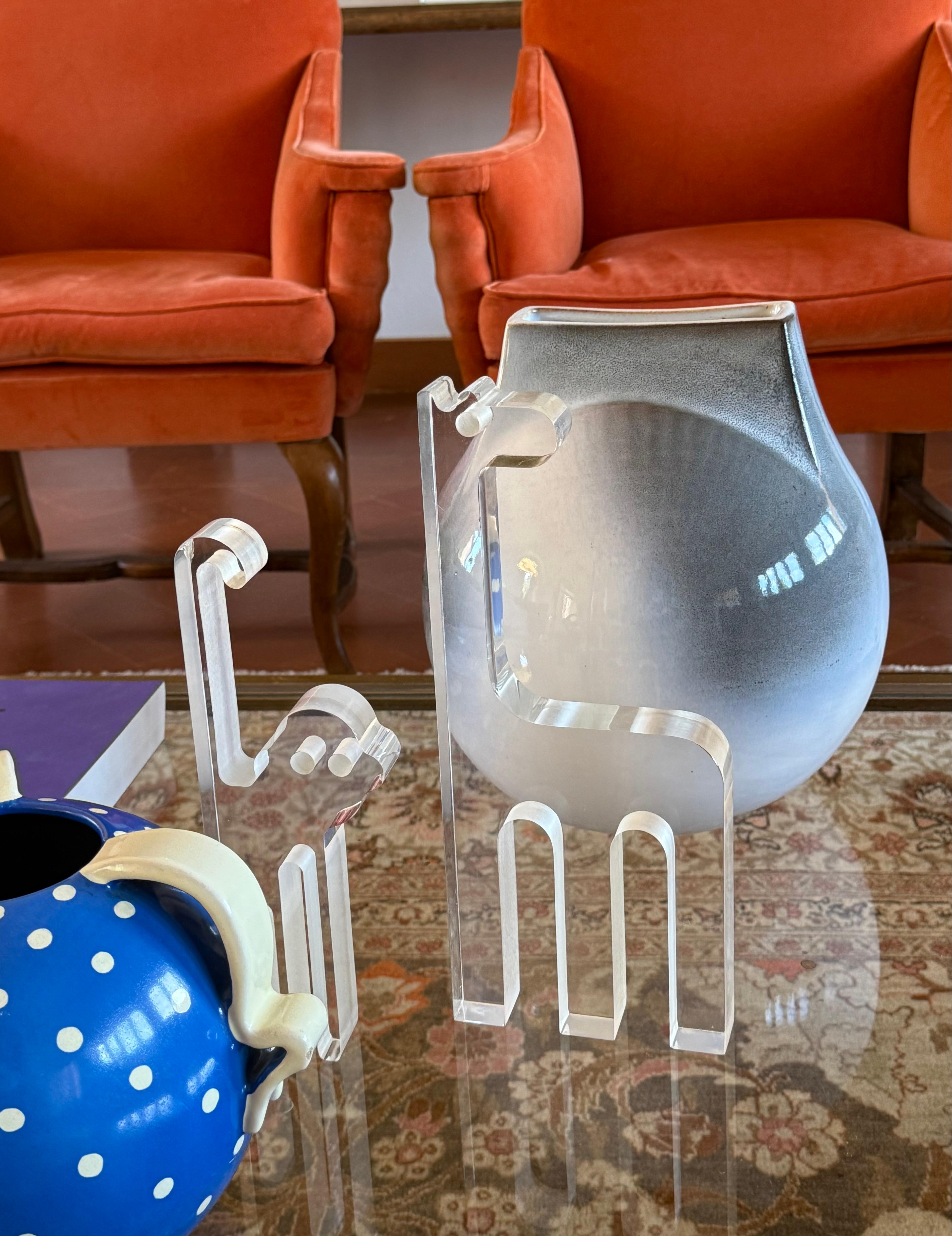 Italian Silvio Russo, lucite monkey sculpture, Guzzini Italy 1970s in vendita