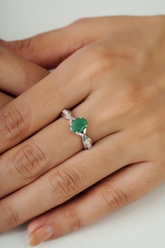 Silvorra Esmeralda ovalada de 1,34 ct y diamante Anillo de Infinito Torcido en Plata 925