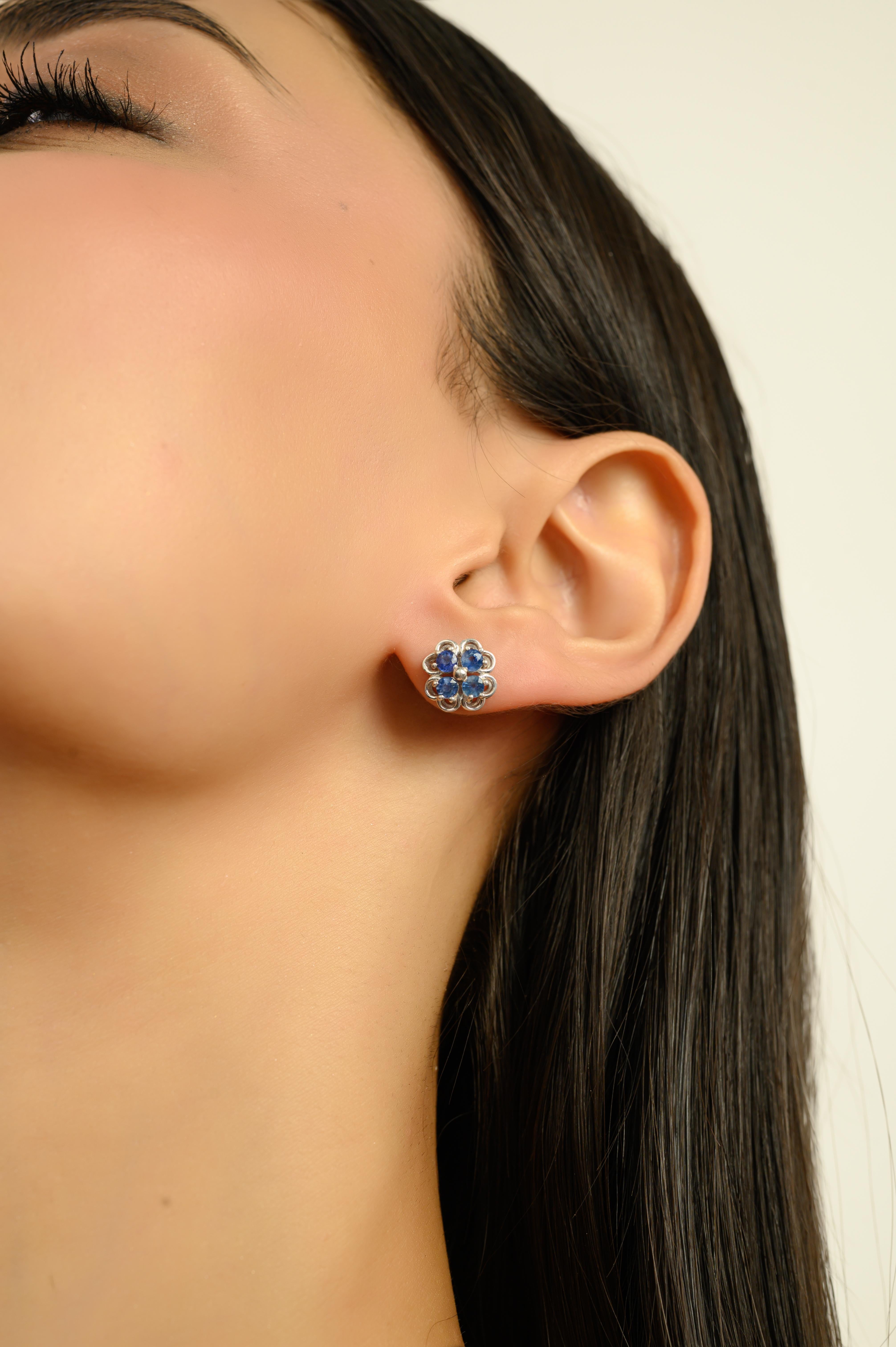 De las mujeres Silvorra 1.38 Carats Natural Blue Sapphire Floral Stud Earrings in 925 Silver en venta