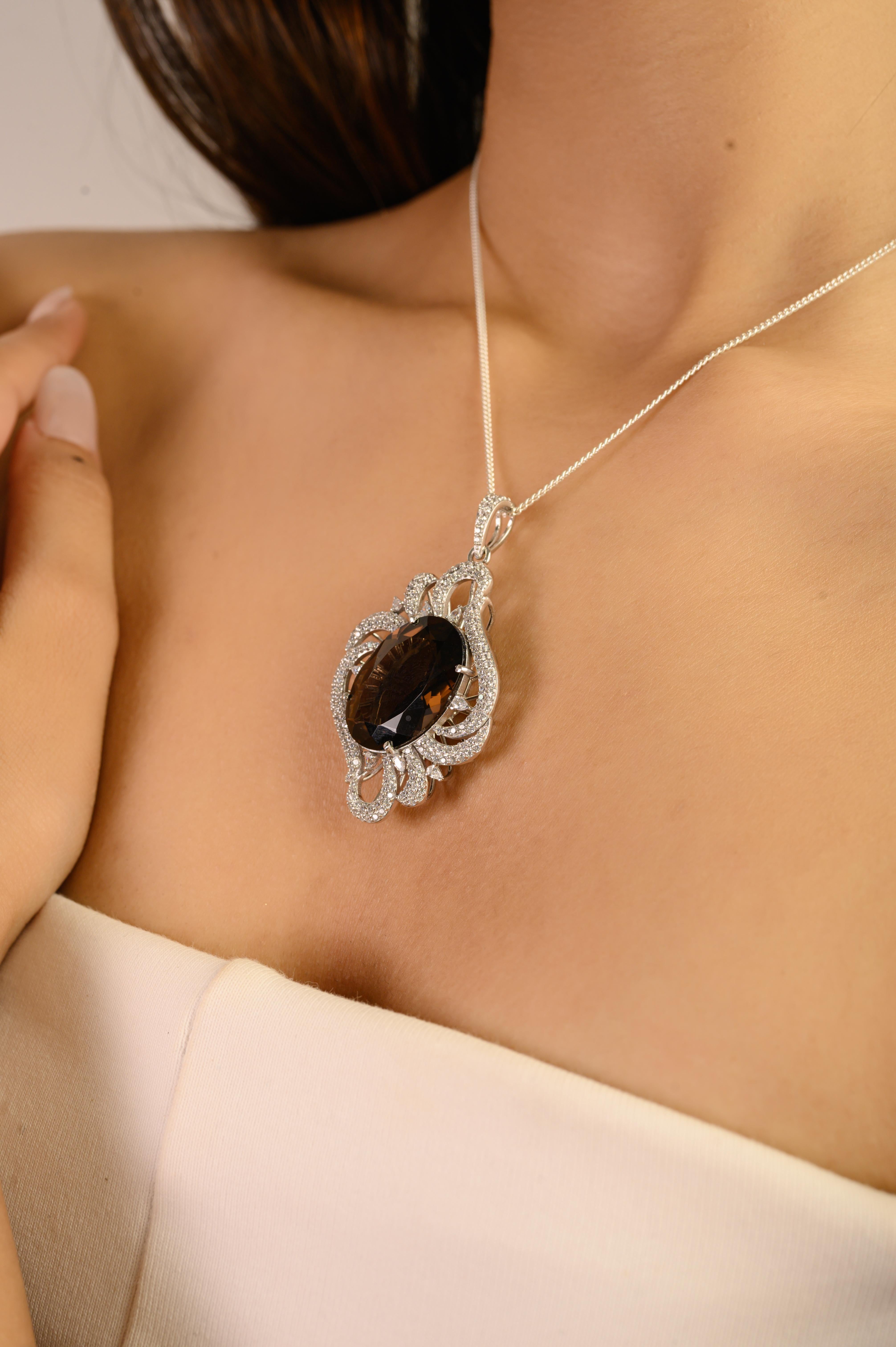 Donna Ciondolo a forma di aureola con topazio fumé e zircone bianco da 16,5 carati in argento 925 di Silvorra in vendita