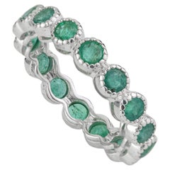 Silvorra 2,3ct Runde Smaragd Milgrain Eternity Stackable Band Ring in 925 Silber