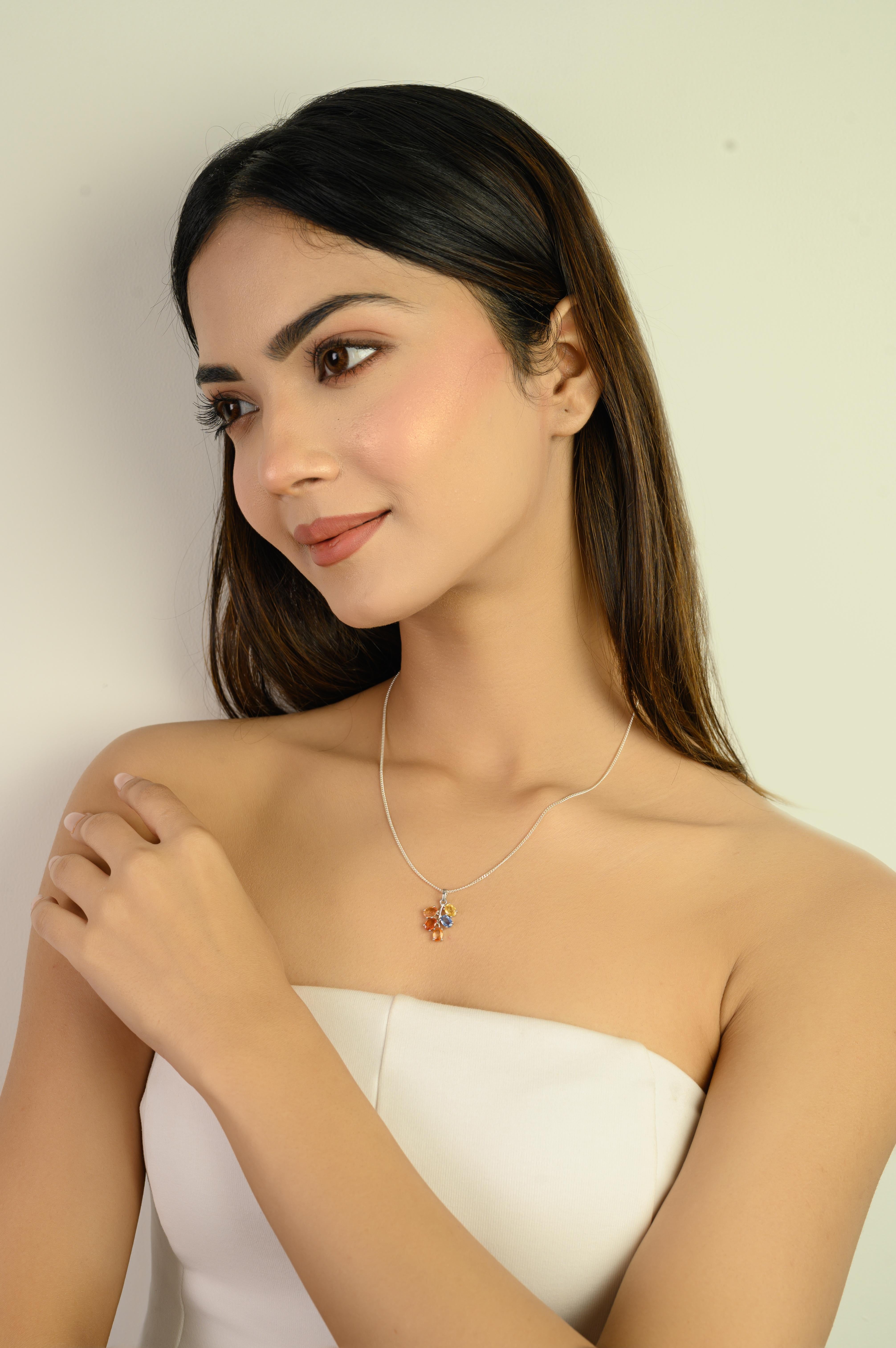 Taglio ovale Ciondolo a forma di foglia con zaffiro multiplo da 2,54 carati in argento 925 Silvorra in vendita