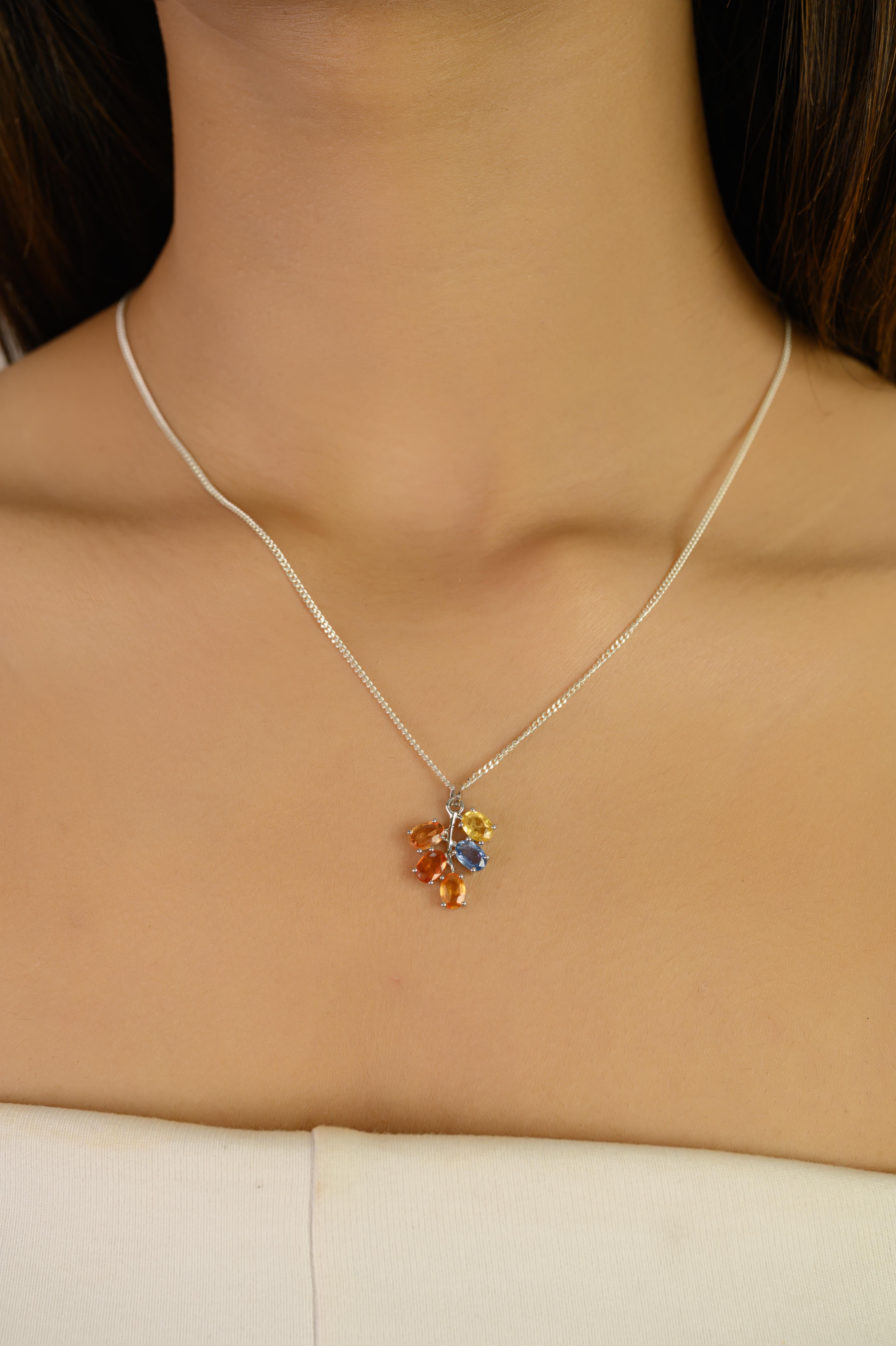 Donna Ciondolo a forma di foglia con zaffiro multiplo da 2,54 carati in argento 925 Silvorra in vendita