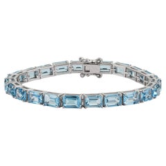 Bracelet « tennis » Silvorra en argent massif, orné d'une topaze bleue taille émeraude de 26,1 carats