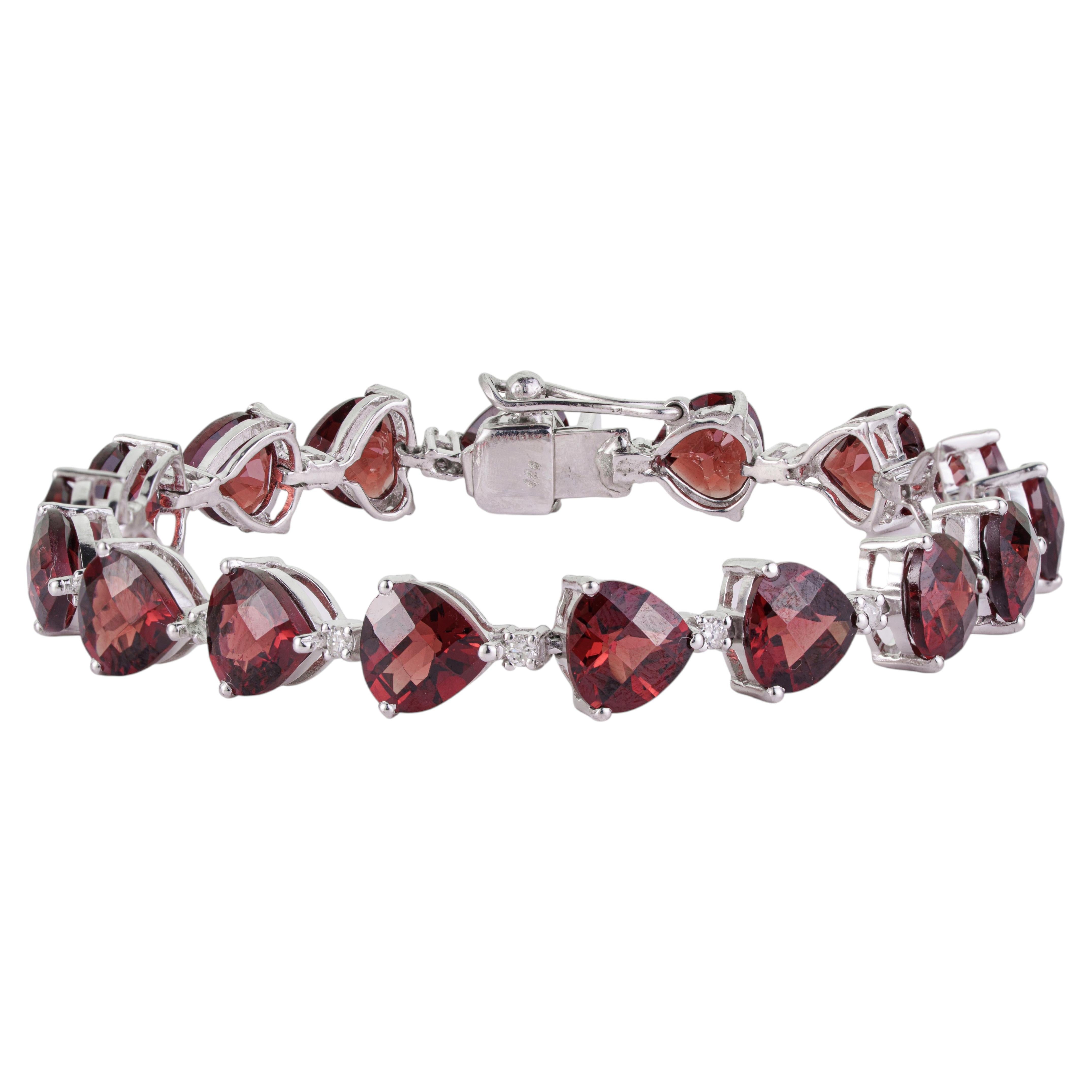 Bracciale tennis Silvorra con granato e diamanti taglio “trillion” da 26,55 carati, in argento sterling