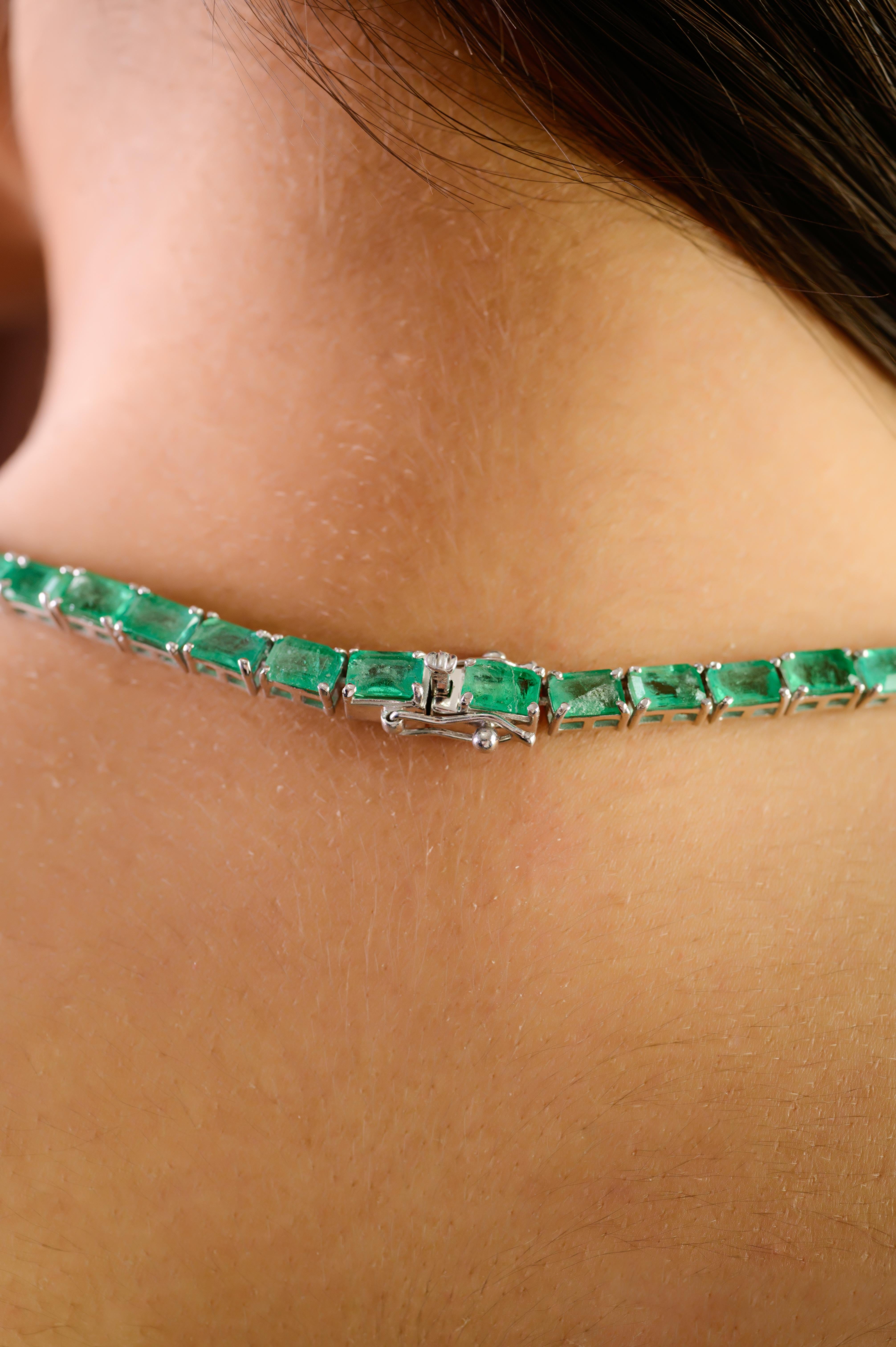 A Silver : Collier de tennis en argent 925 avec émeraude naturelle de 33,44ct Cadeau de Noël en vente 4