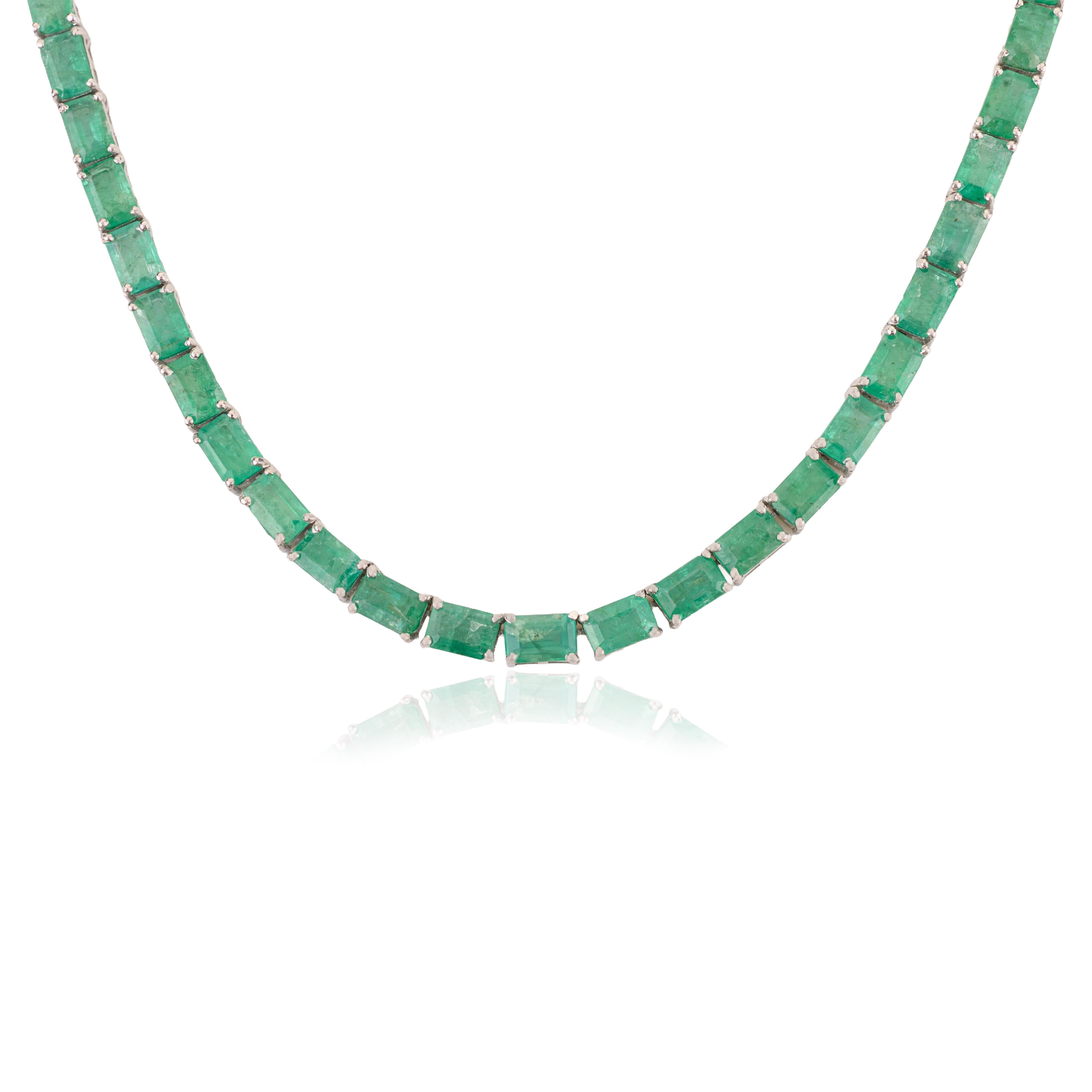 Contemporain A Silver : Collier de tennis en argent 925 avec émeraude naturelle de 33,44ct Cadeau de Noël en vente
