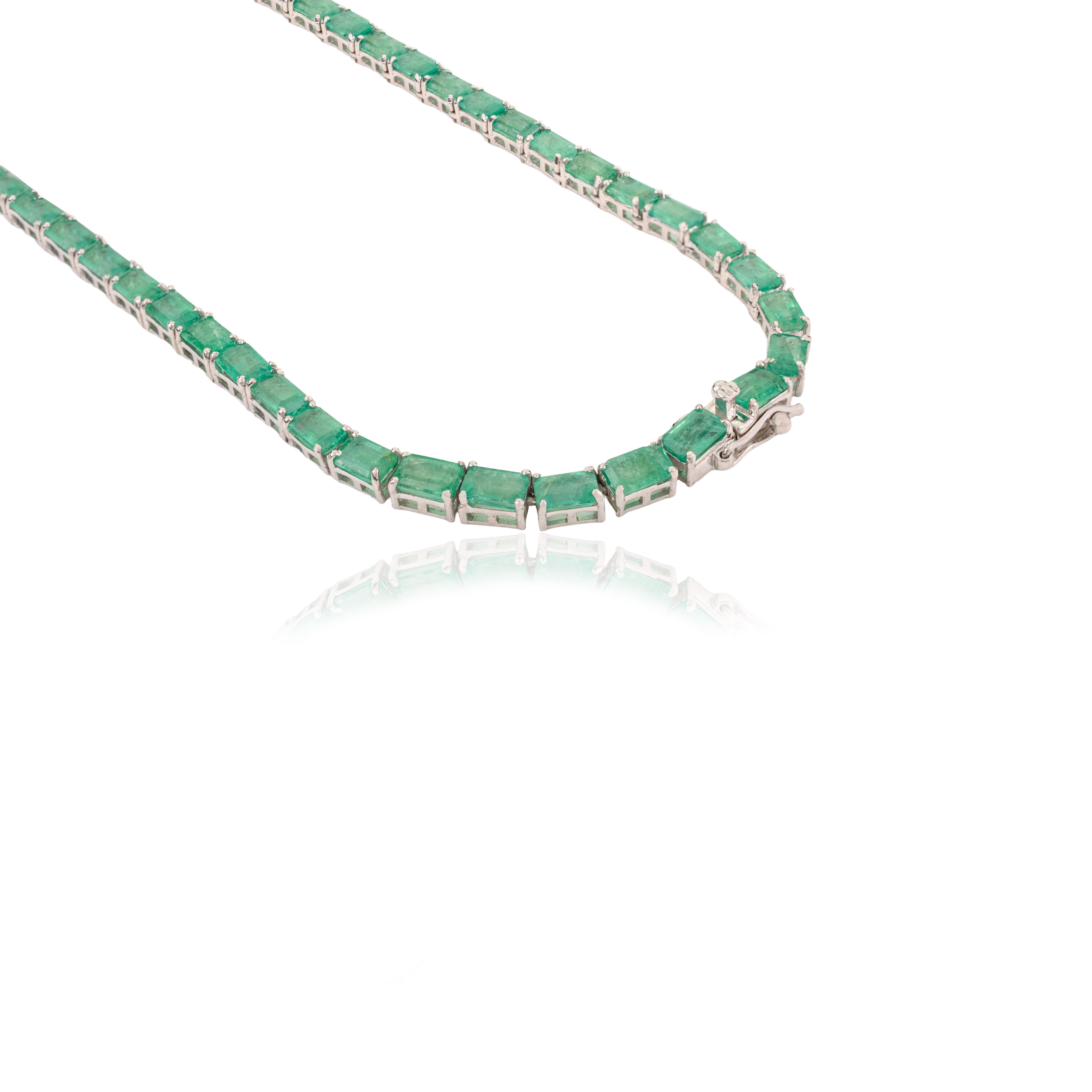 A Silver : Collier de tennis en argent 925 avec émeraude naturelle de 33,44ct Cadeau de Noël en vente 1