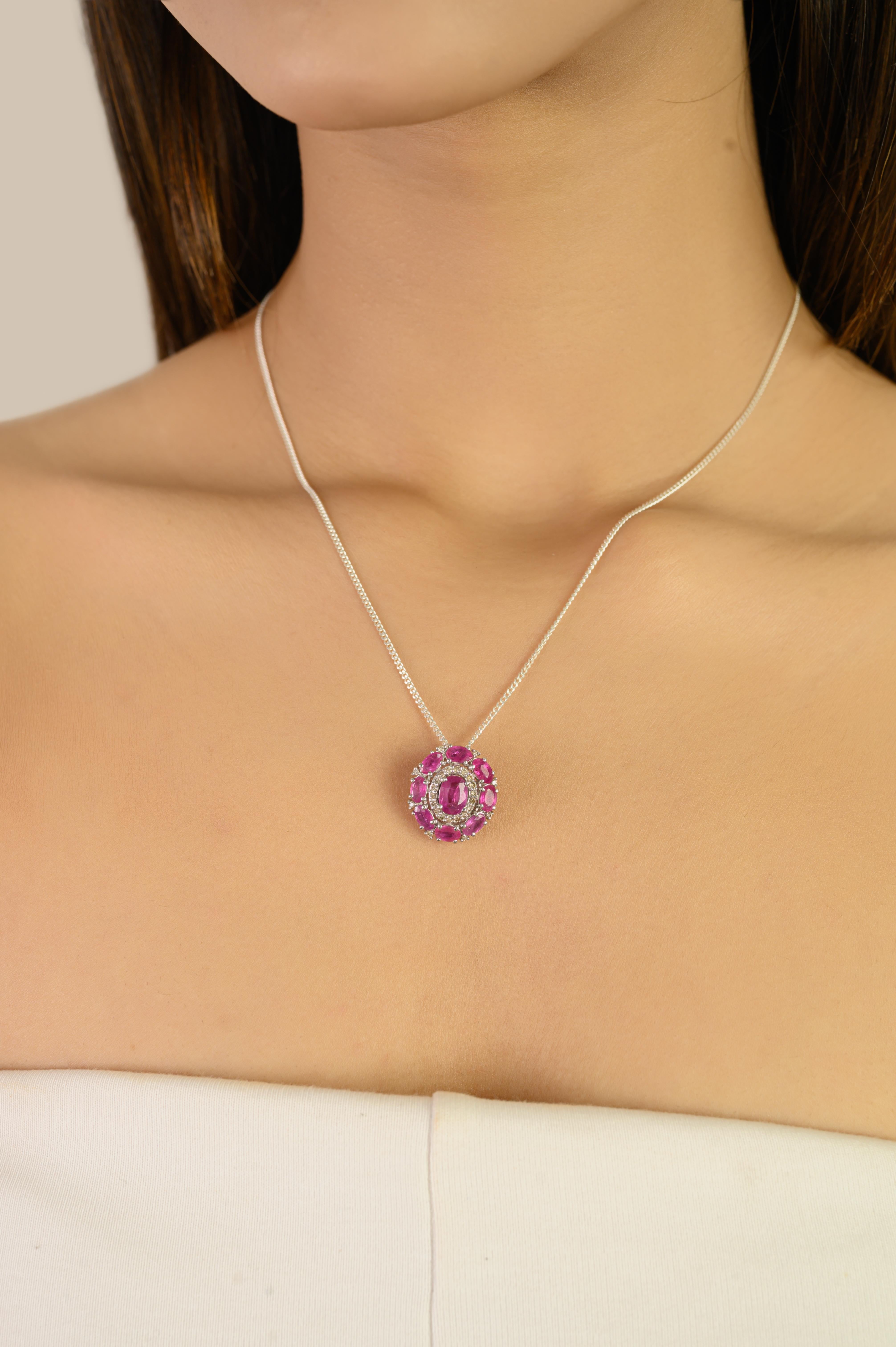 Taglio ovale Ciondolo a raggiera con diamante e rubino naturale ovale da 4,65 carati in argento 925 A. Silver in vendita
