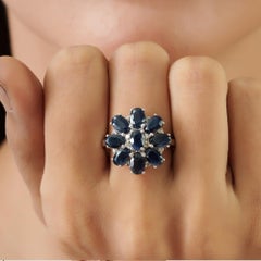 Silvorra Cocktailring aus Silber mit einem 5,06-Karat-Saphir in Mitternachtsblau und Diamanten