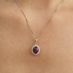Pendentif Silvorra en argent sterling 925, avec un rubis étoilé de 7,71 carats à taille ovale et un halo de diamants